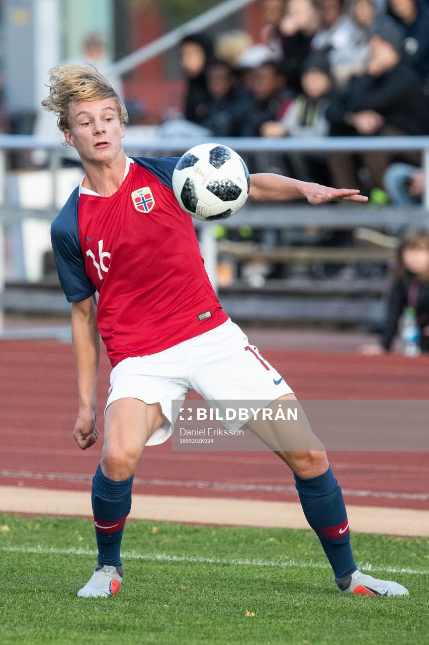 cNorges Kristian Bernt Torgersen  i landskampen i fotboll