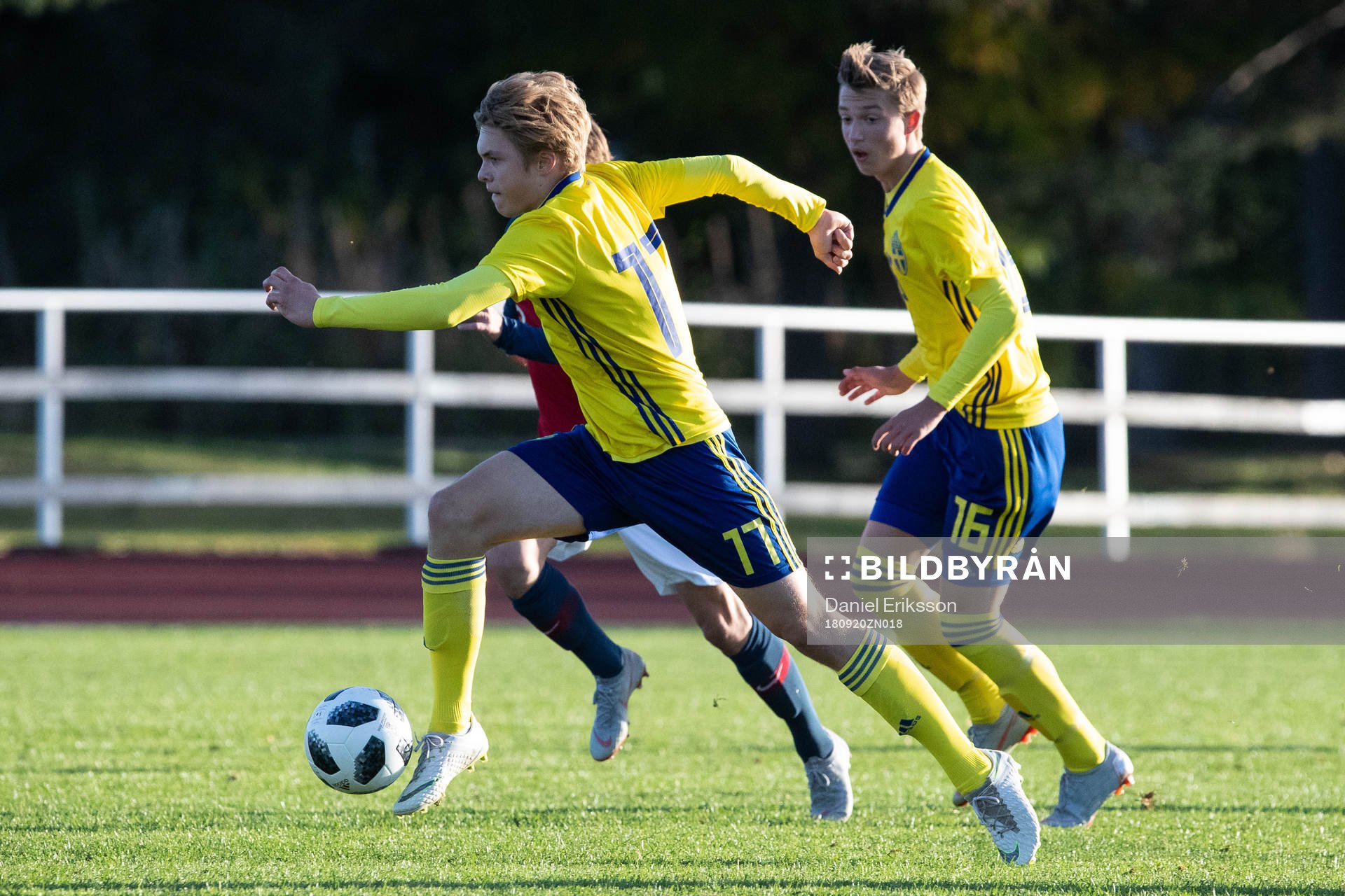 Sveriges Kristoffer Krebs i landskampen i fotboll mellan