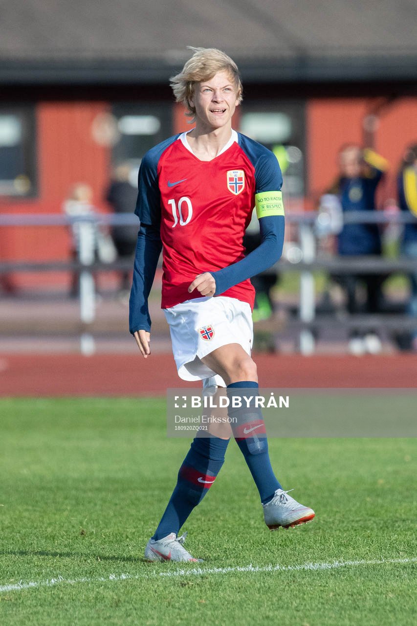 Norges  Odin Thiago Holm  i landskampen i fotboll mellan Sverige och Norge den 20 september 2018 i Mora.