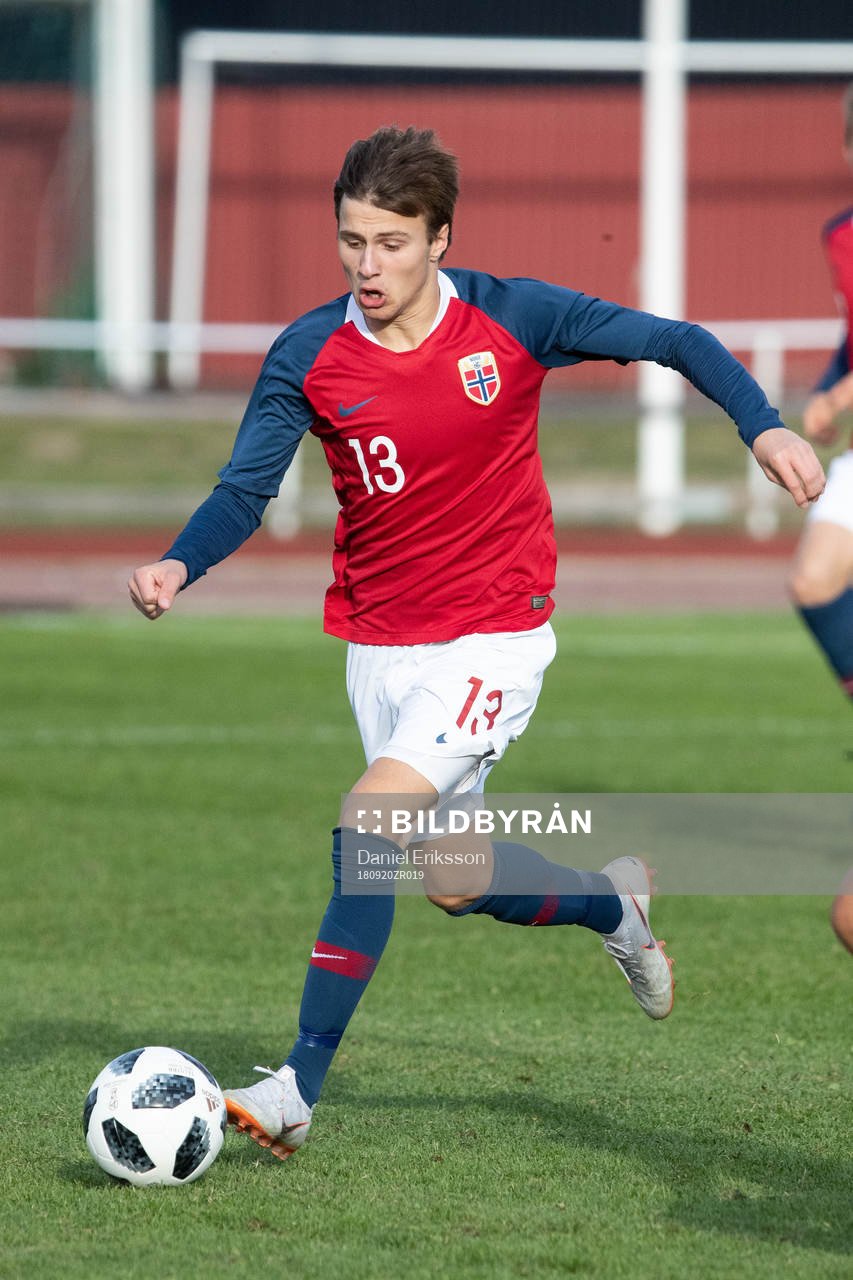 Norges Uranik Seferi  i landskampen i fotboll mellan Sverige och Norge den 20 september 2018 i Mora.