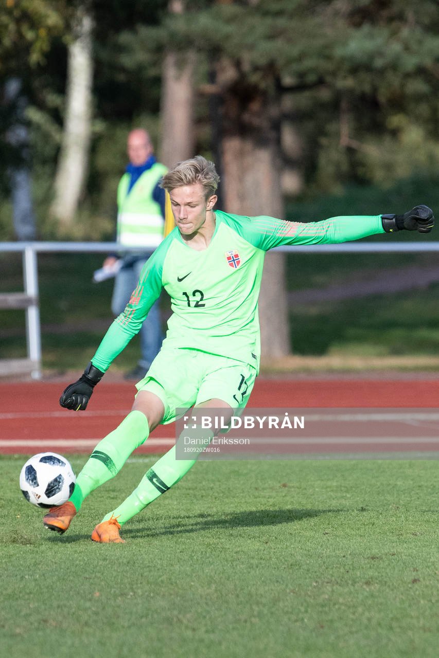 Norges Isak Solberg i landskampen i fotboll mellan Sverige