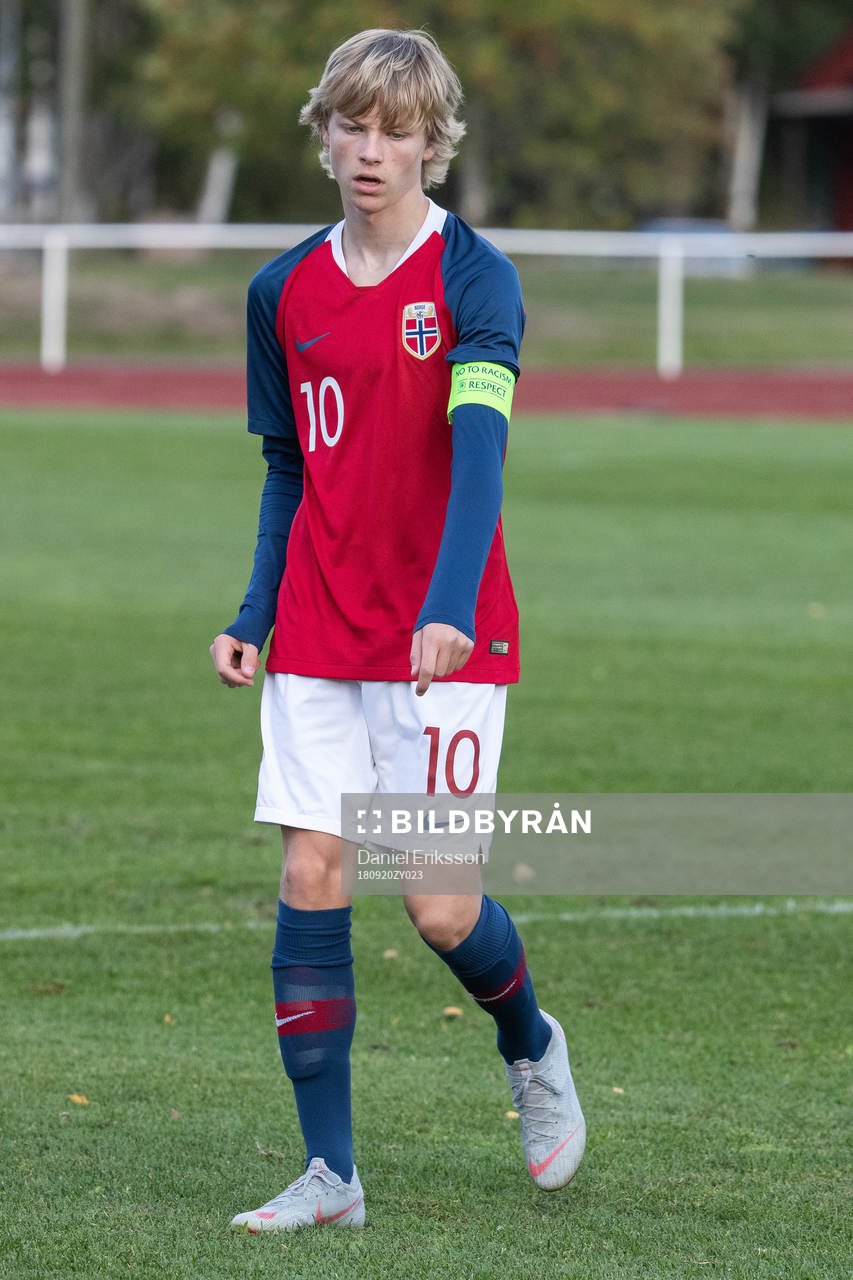 Norges Odin Thiago Holm  i landskampen i fotboll mellan