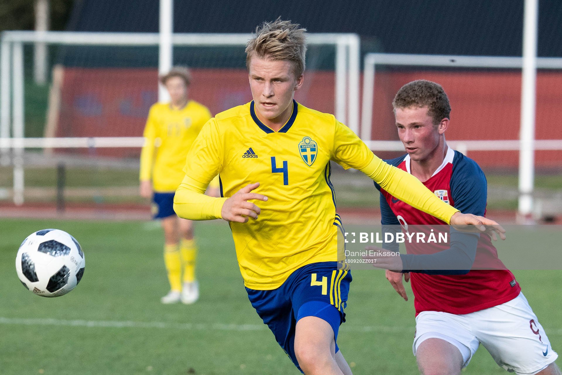 Sveriges Casper Widell i landskampen i fotboll mellan