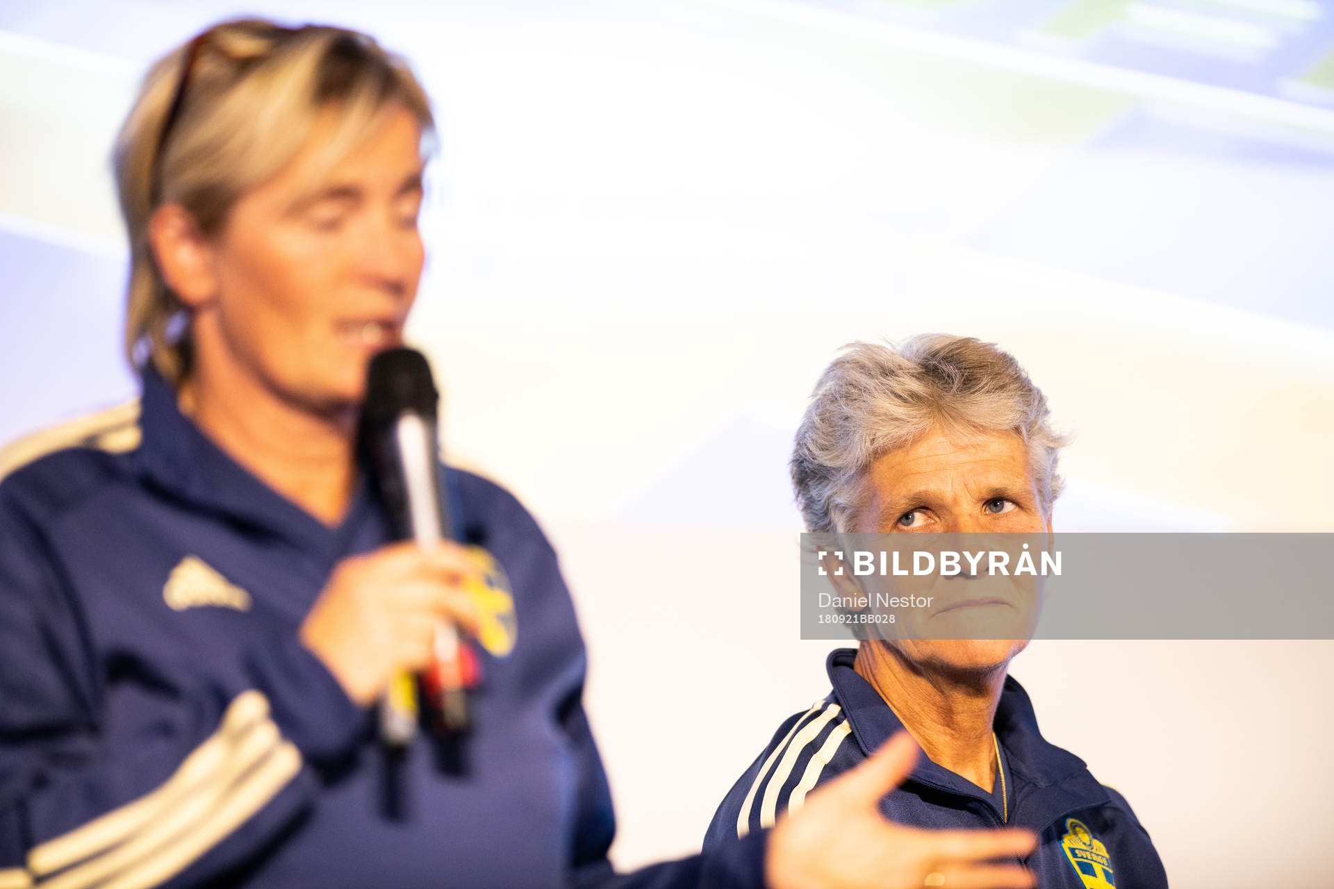 Lilie Persson och Sveriges förbundskapten Pia Sundhage