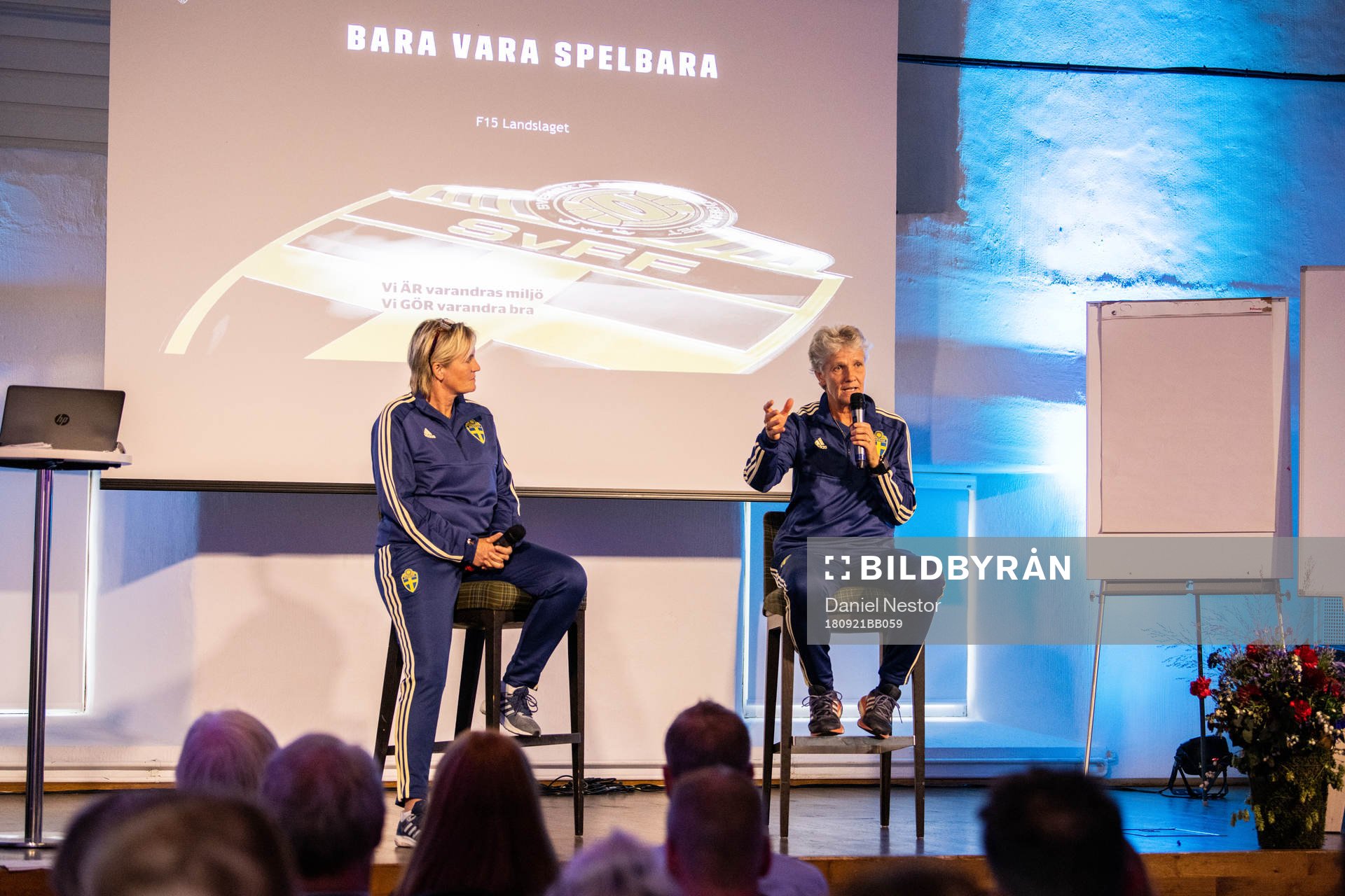Lilie Persson och Sveriges förbundskapten Pia Sundhage