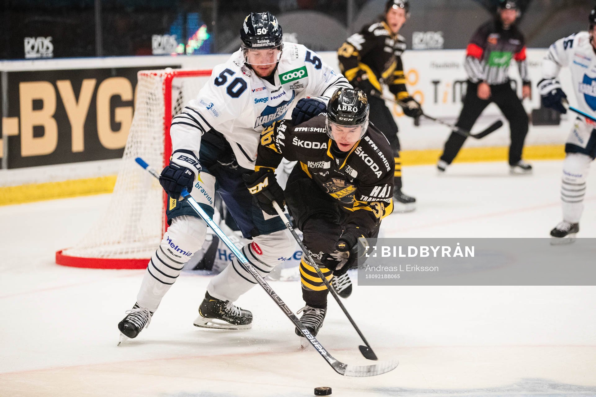 s Anton Holm i kamp om pucken