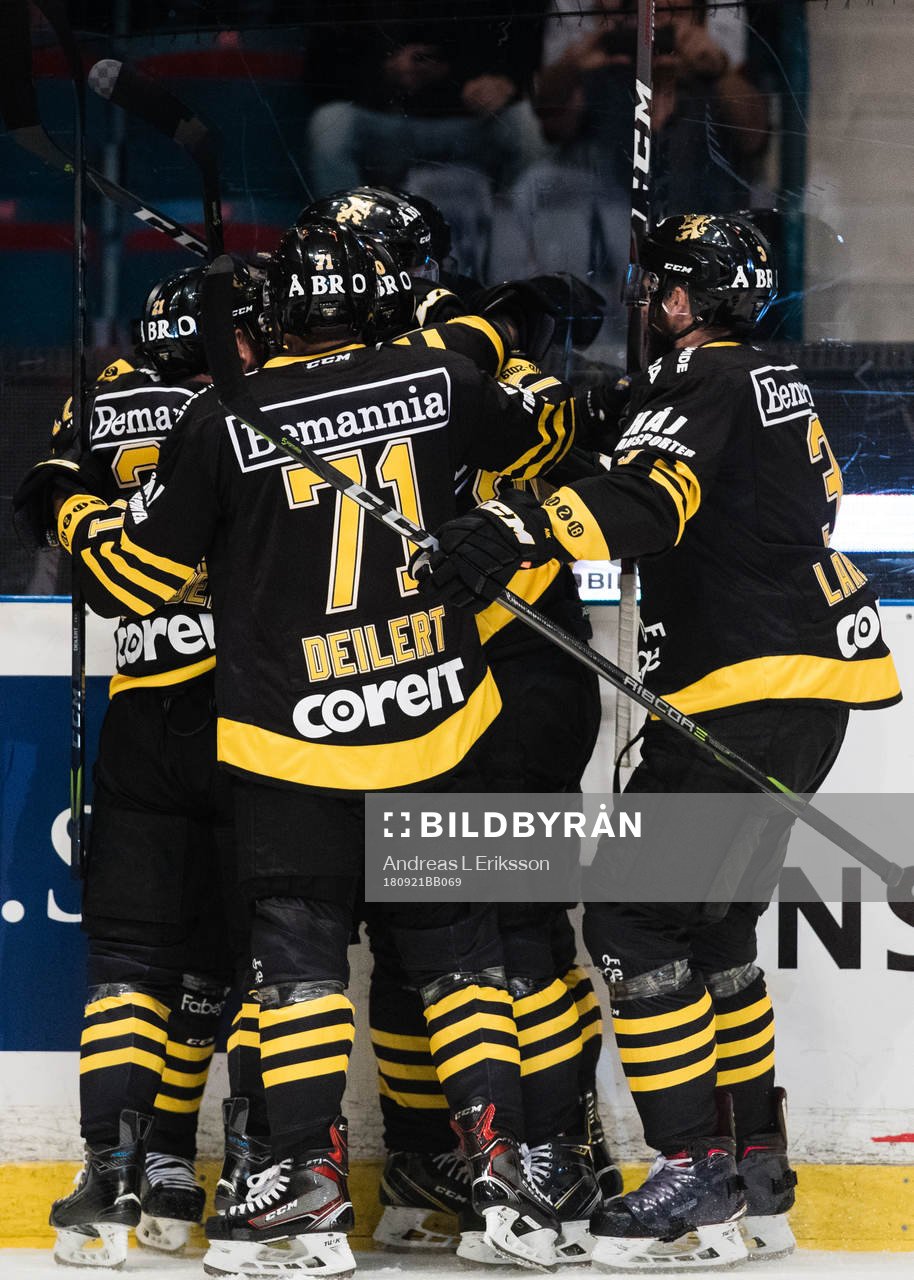 s Alexander Deilert och Johan Larsson jublar