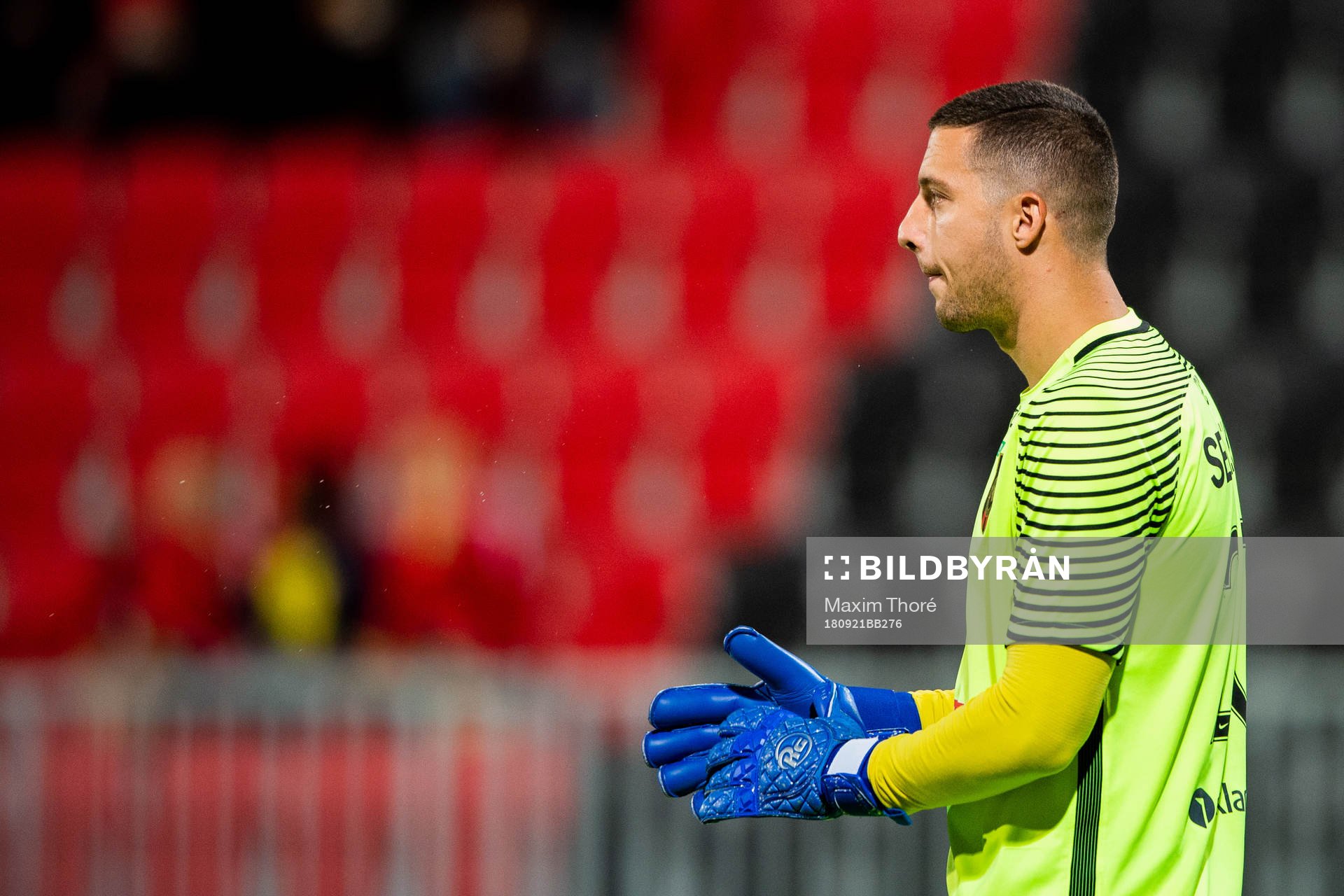 Brommapojkarnas målvakt Nikola Petric  jublar