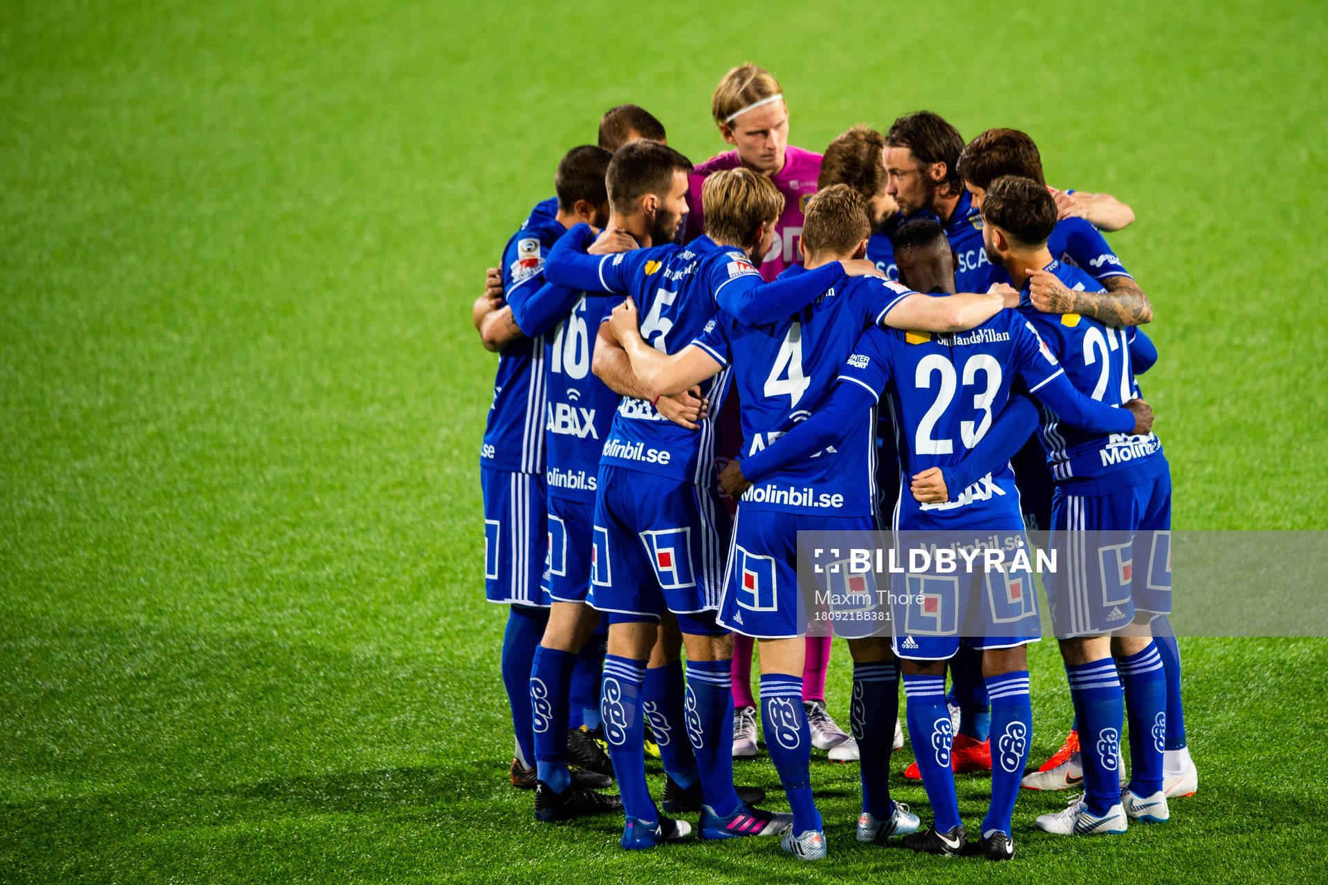 Sundsvalls spelare innan fotbollsmatchen i Allsvenskan