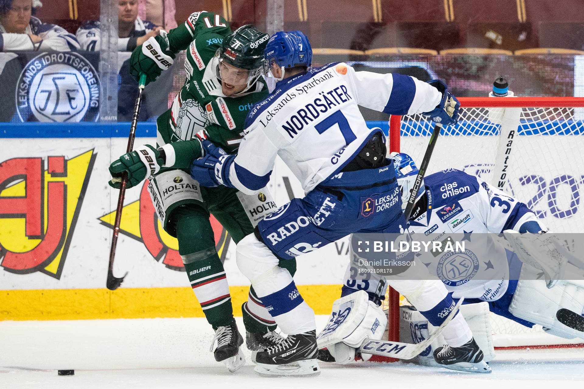 Tingsryds Filip Ahl och Leksands Lucas Nordsäter framför