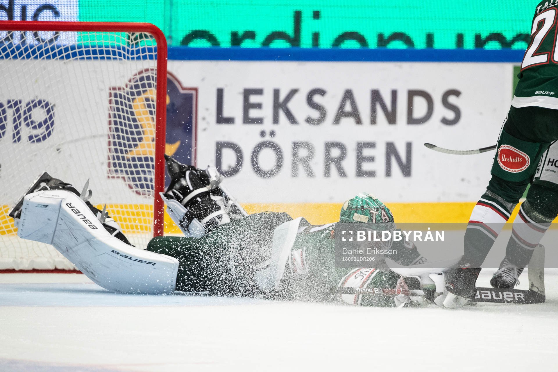 Tingsryds målvakt Tex Williamsson   i ishockeymatchen i