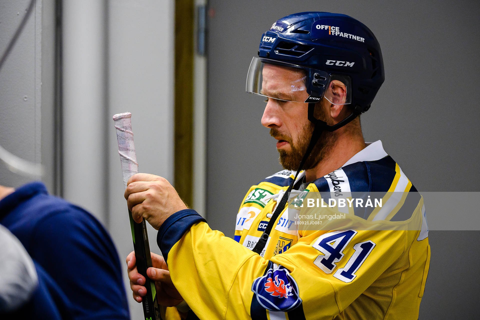 Södertäljes Stefan Gråhns fixar sin klubba före