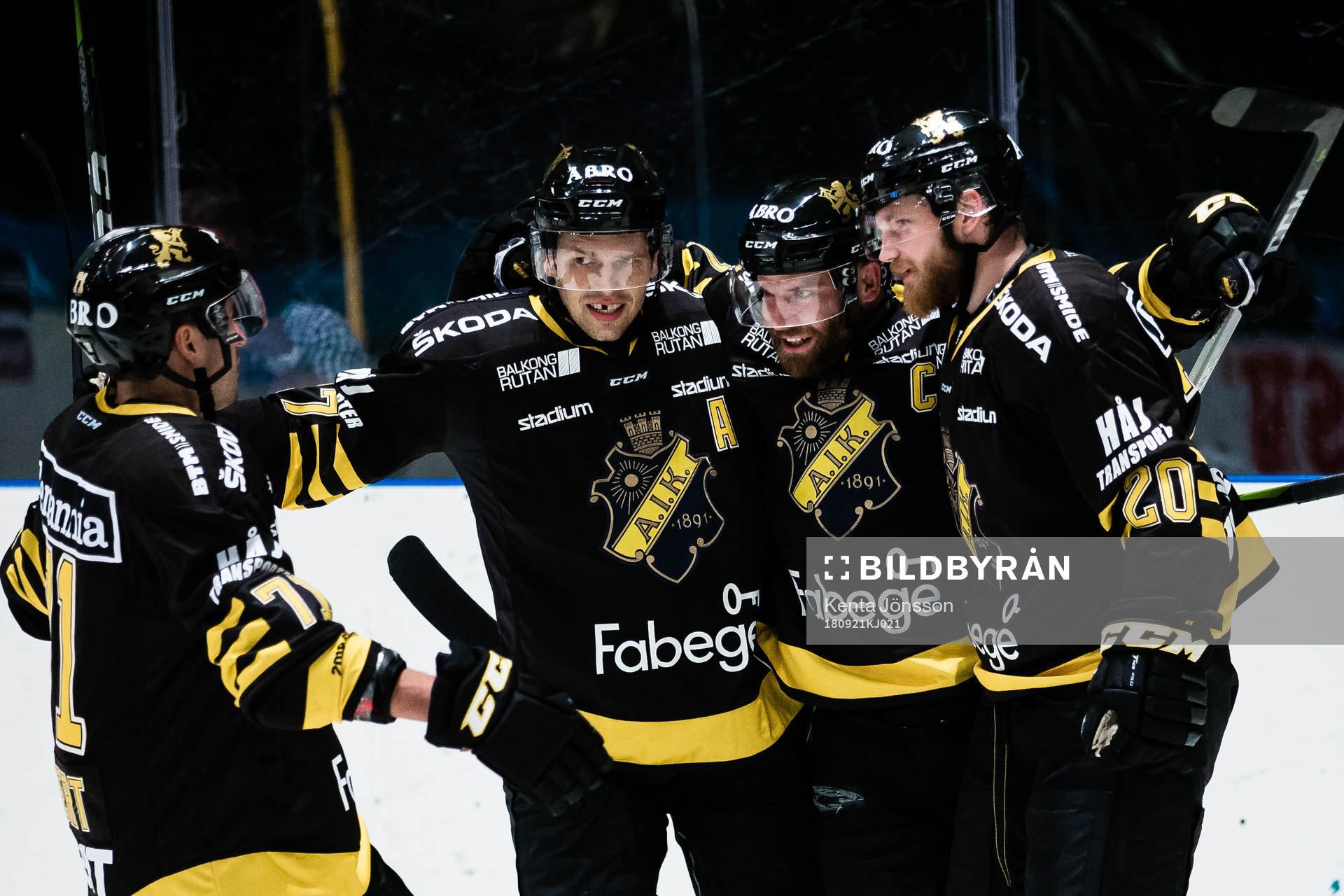 s Sam Marklund jublar med Christian Sandberg , Eric