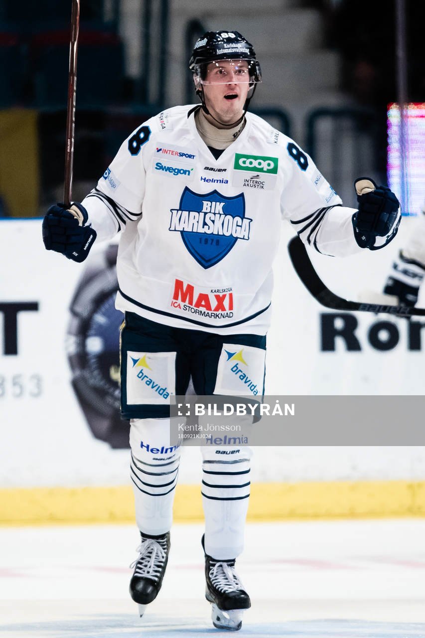 Karlskogas Jonatan Harju jublar
