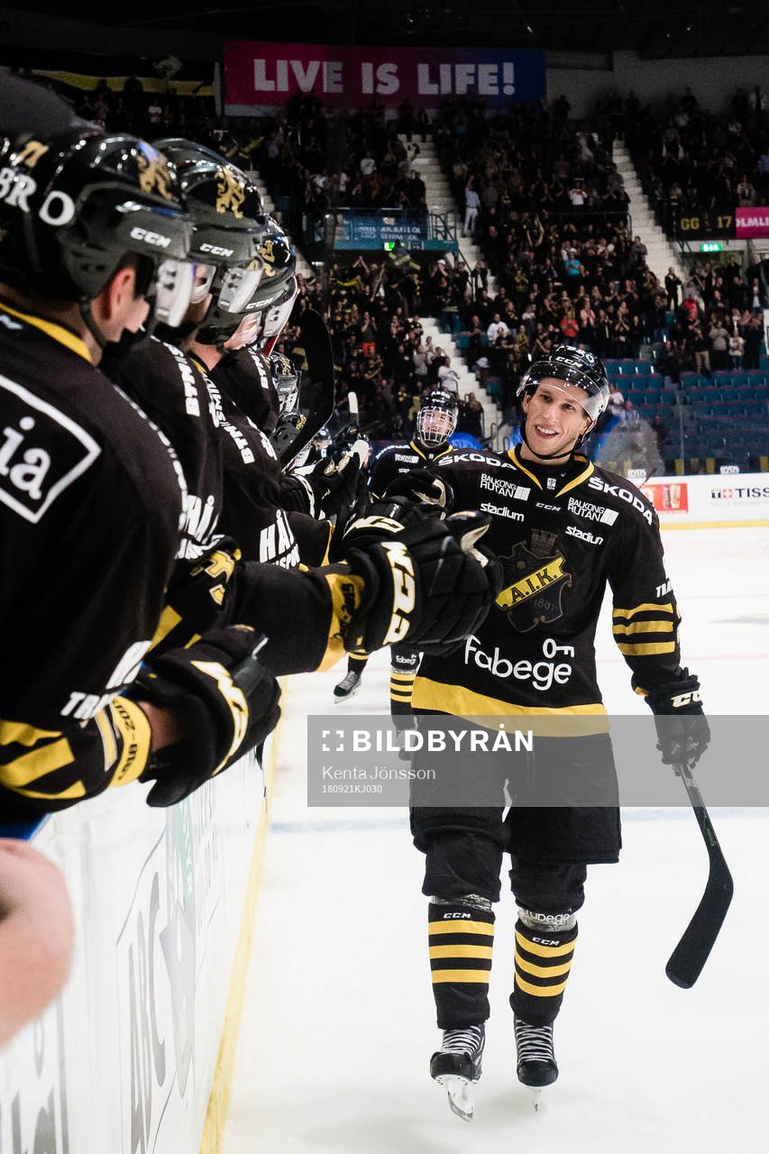 s Fredric Weigel jublar