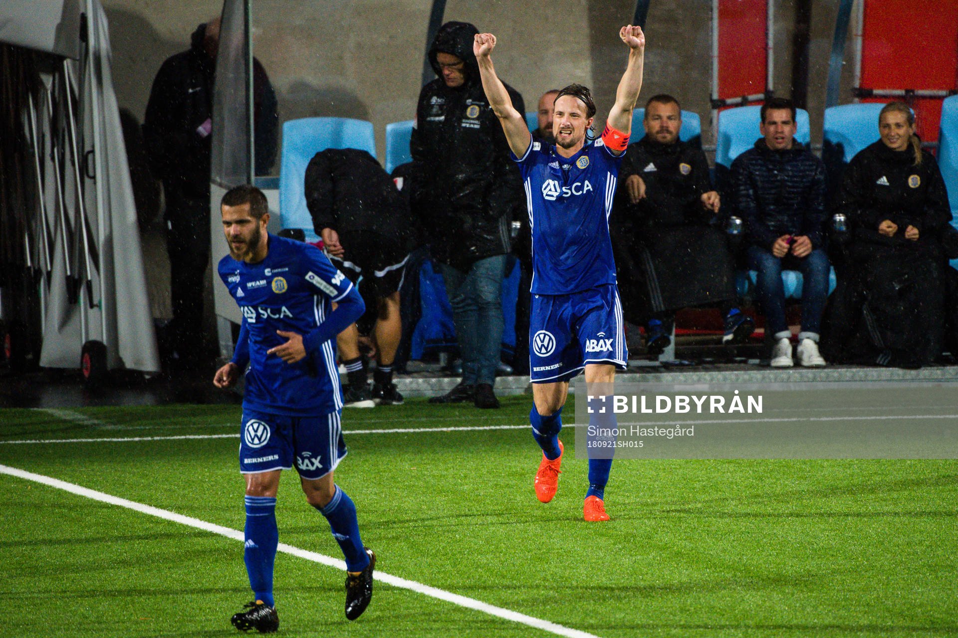 Sundsvalls Linus Hallenius jublar