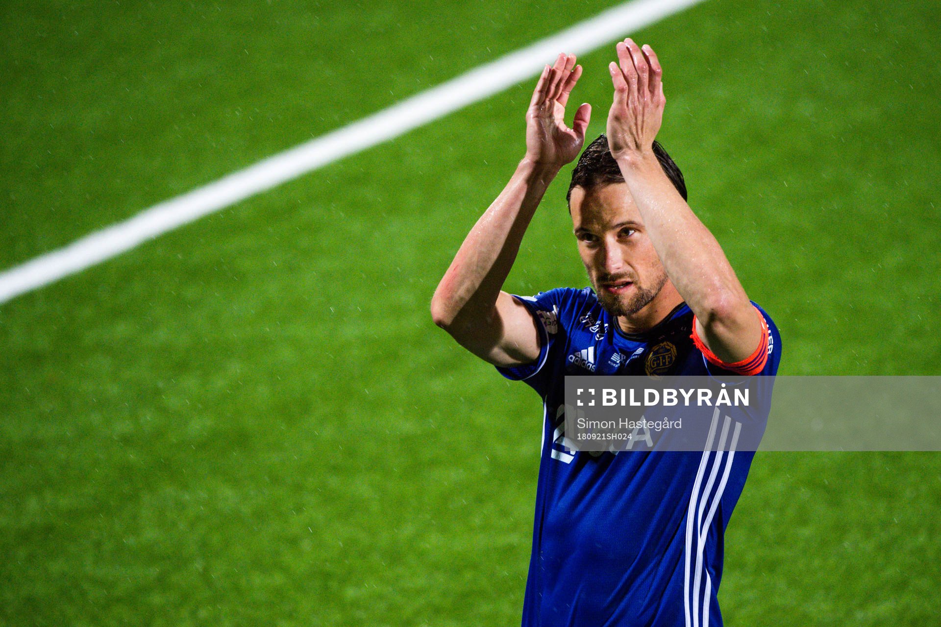 Sundsvalls Linus Hallenius jublar efter fotbollsmatchen i Allsvenskan mellan Brommapojkarna och GIF Sundsvall den 21 september 2018 i Stockholm.