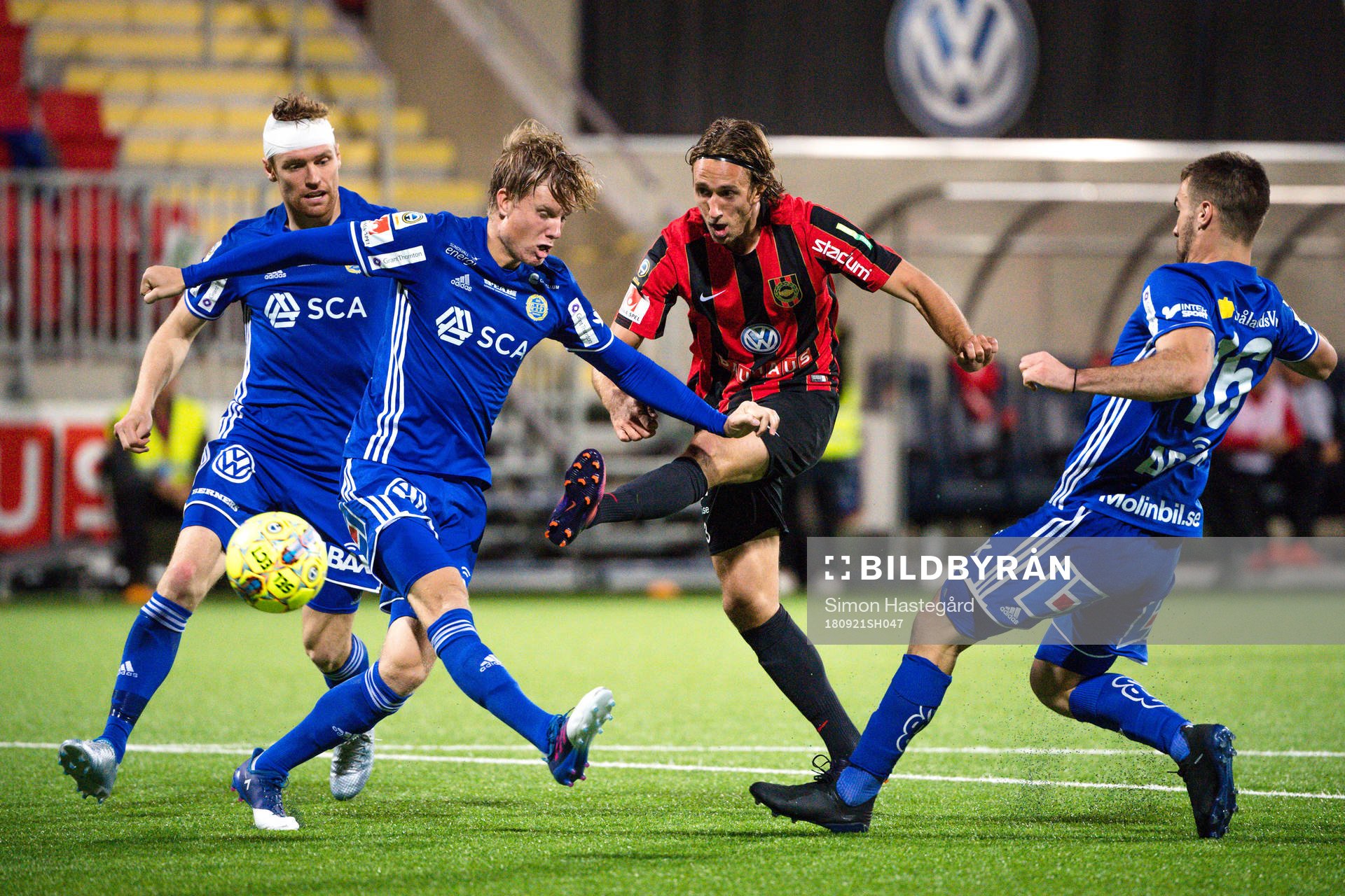 Brommapojkarnas Philip Hellqvist gör 1-1 under fotbollsmatchen i Allsvenskan mellan Brommapojkarna och GIF Sundsvall den 21 september 2018 i Stockholm.