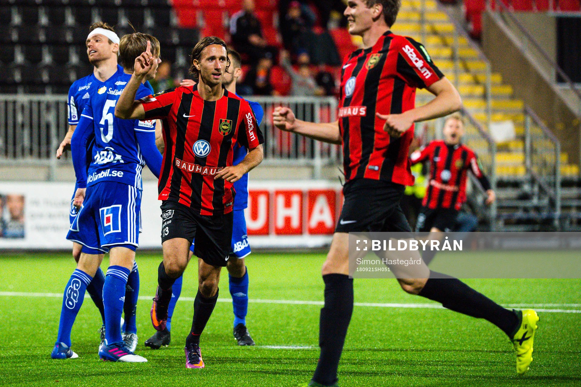 Brommapojkarnas Philip Hellqvist jublar efter 1-1 under fotbollsmatchen i Allsvenskan mellan Brommapojkarna och GIF Sundsvall den 21 september 2018 i Stockholm.