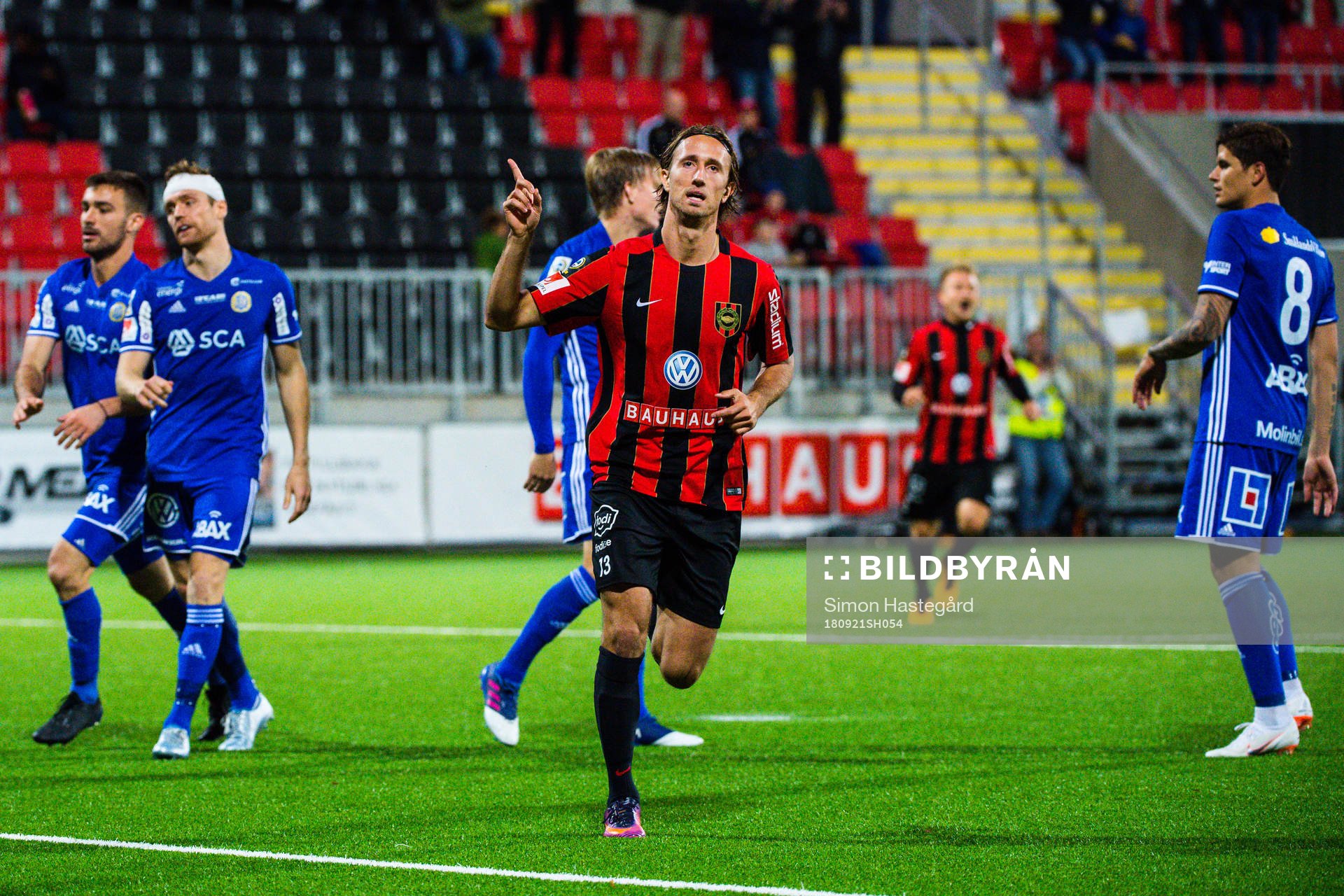Brommapojkarnas Philip Hellqvist  jublar