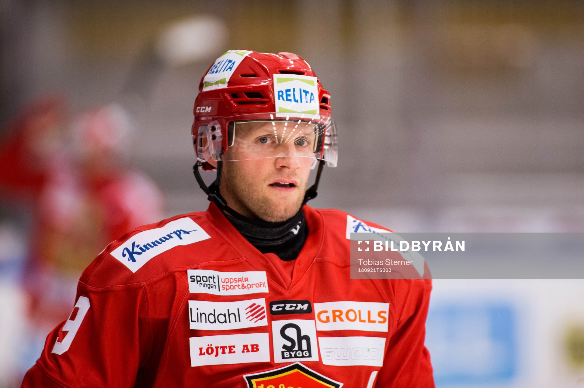 Almtunas Tony Mårtensson innan ishockeymatchen i