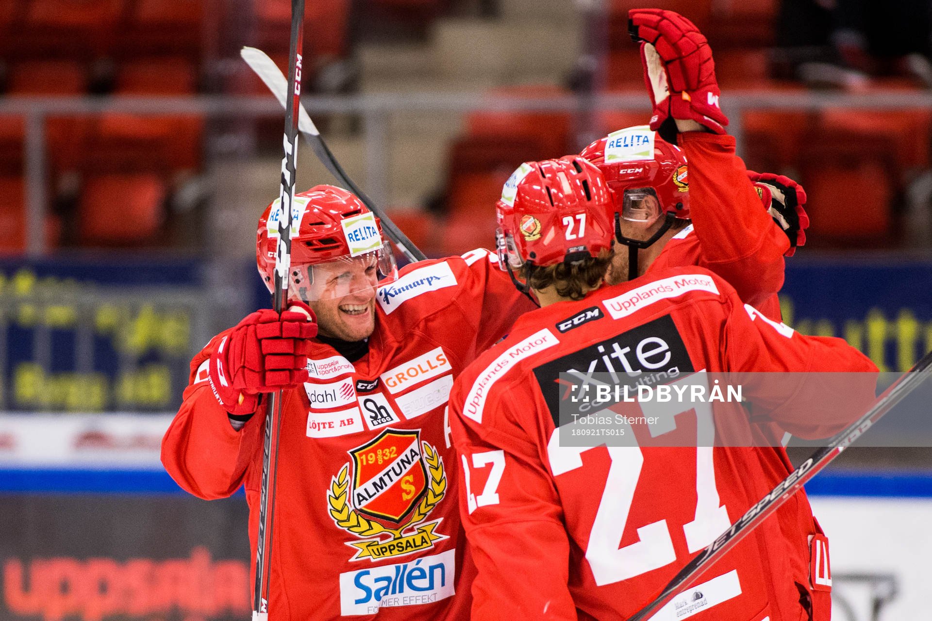 Almtunas Tony Mårtensson och Viktor Hertzberg jublar med