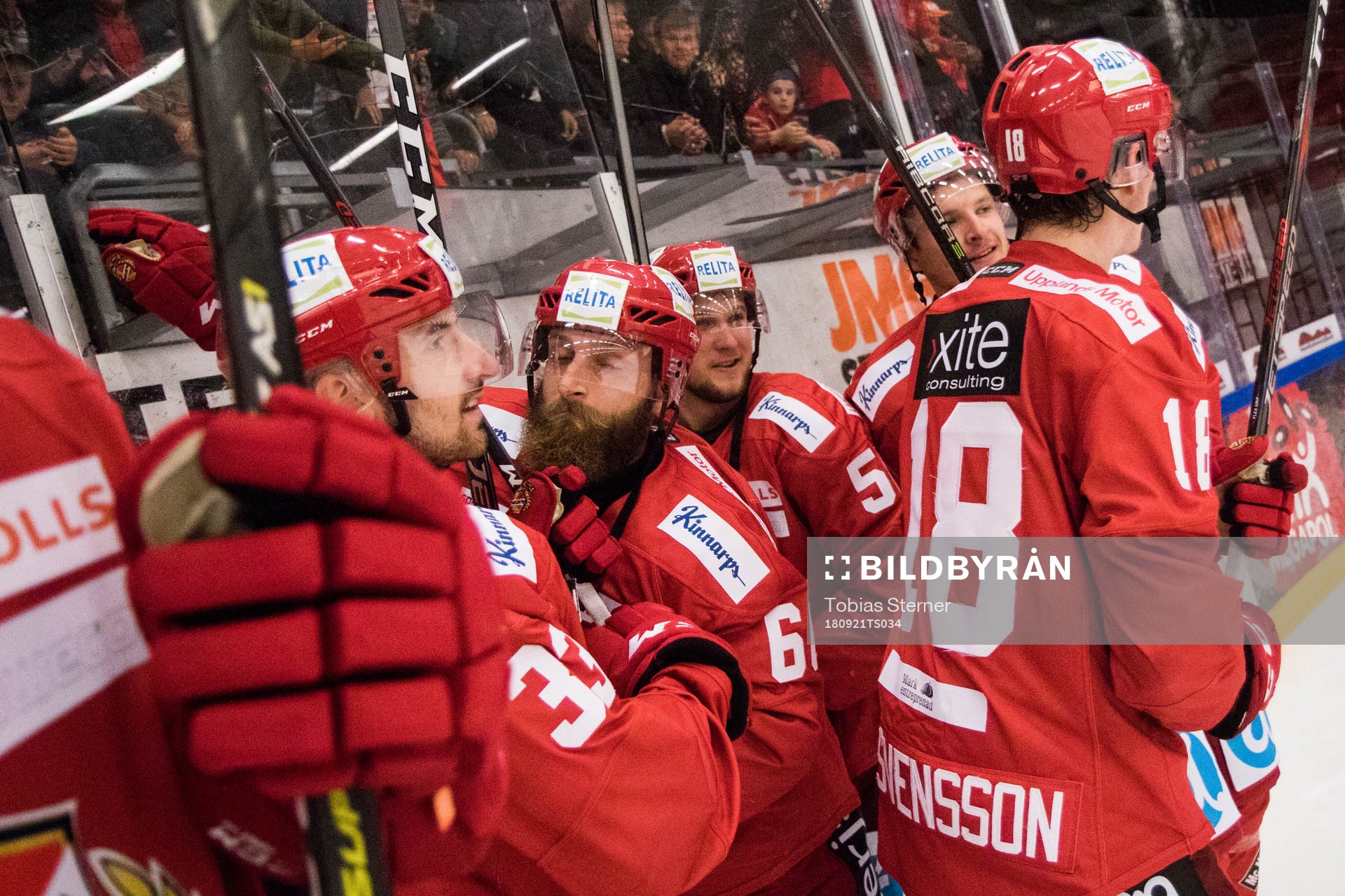 Almtunaspelare jublar