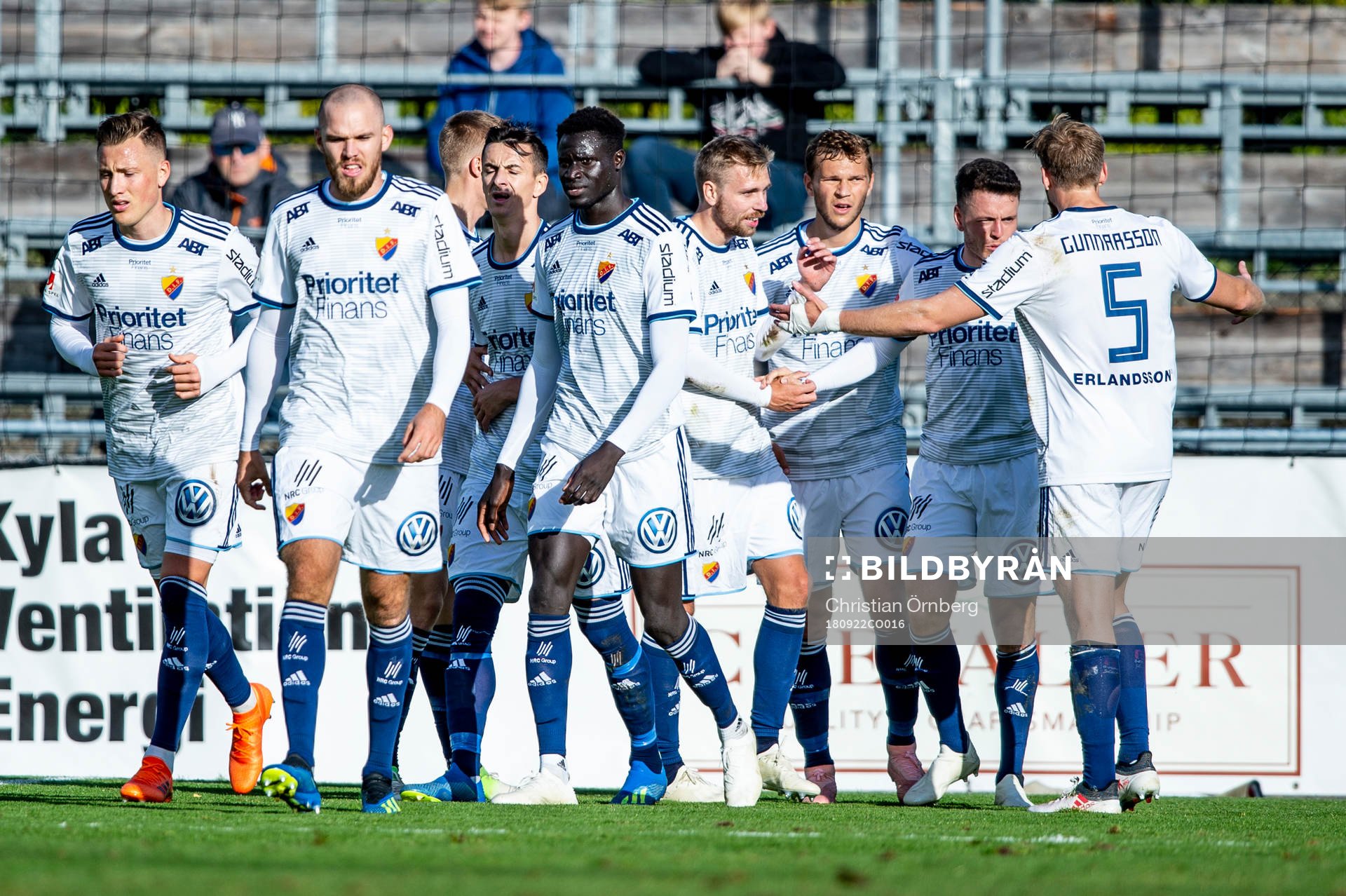 Djurgårdens Kerim Mrabti jublar med lagkamraterna