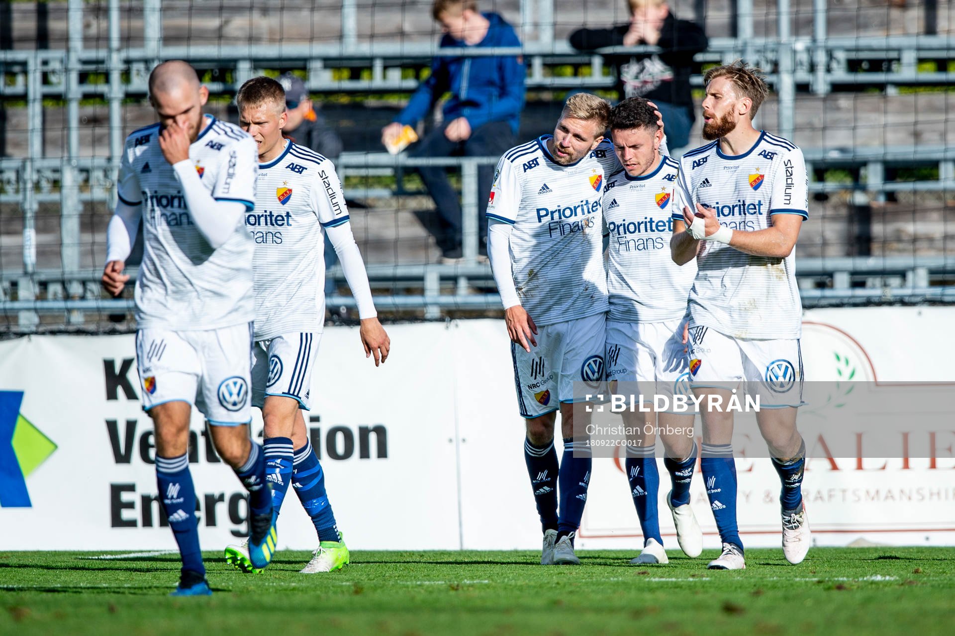 Djurgårdens Kerim Mrabti jublar med lagkamraterna