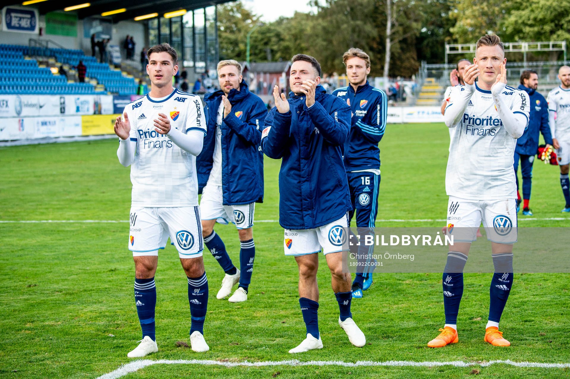 Djurgårdens Kerim Mrabti jublar med lagkamraterna