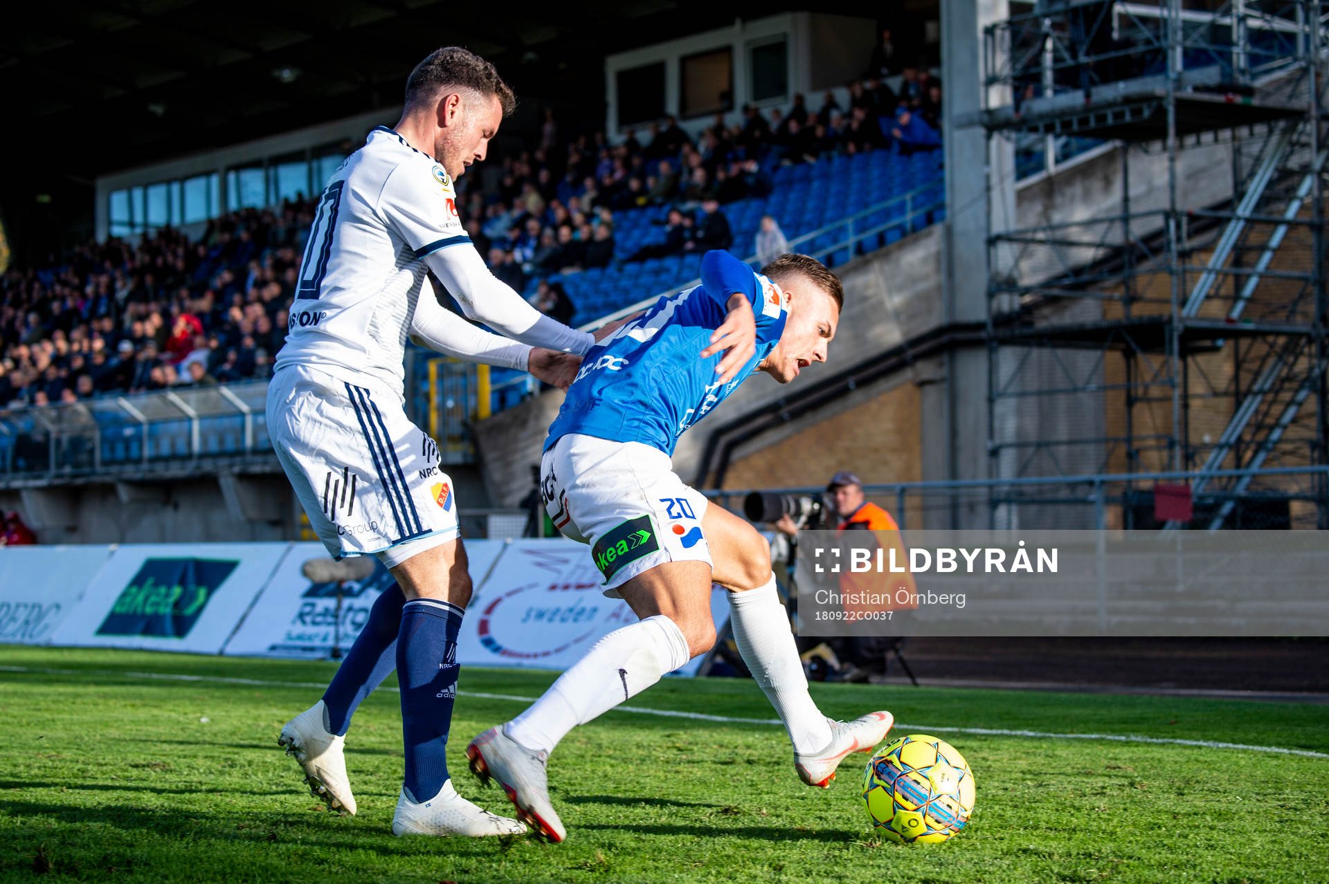 Kerim Mrabti mot Trelleborgs Felix Hörberg