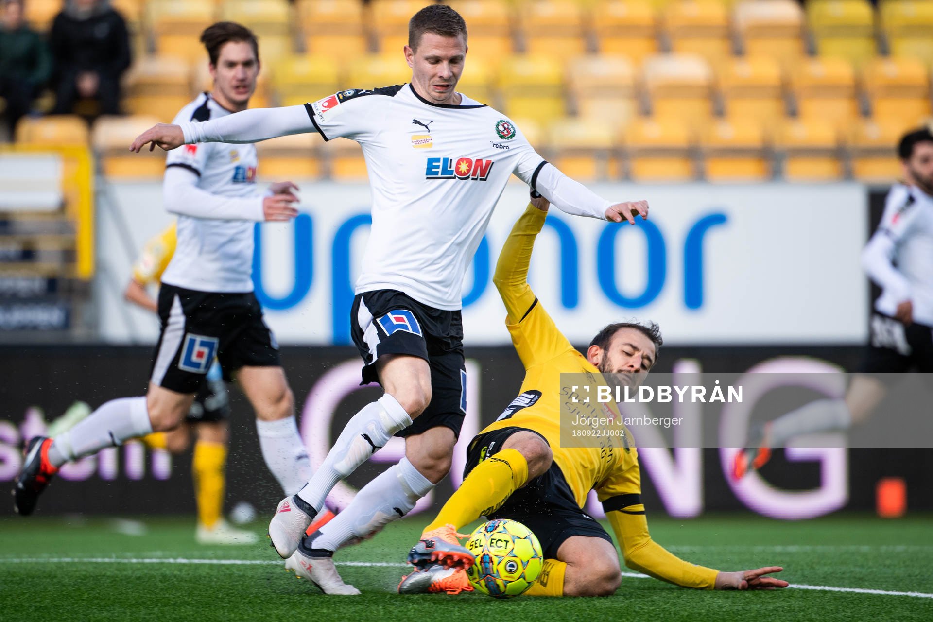 Elfsborgs Robert Gojani och Örebros Johan Bertilsson