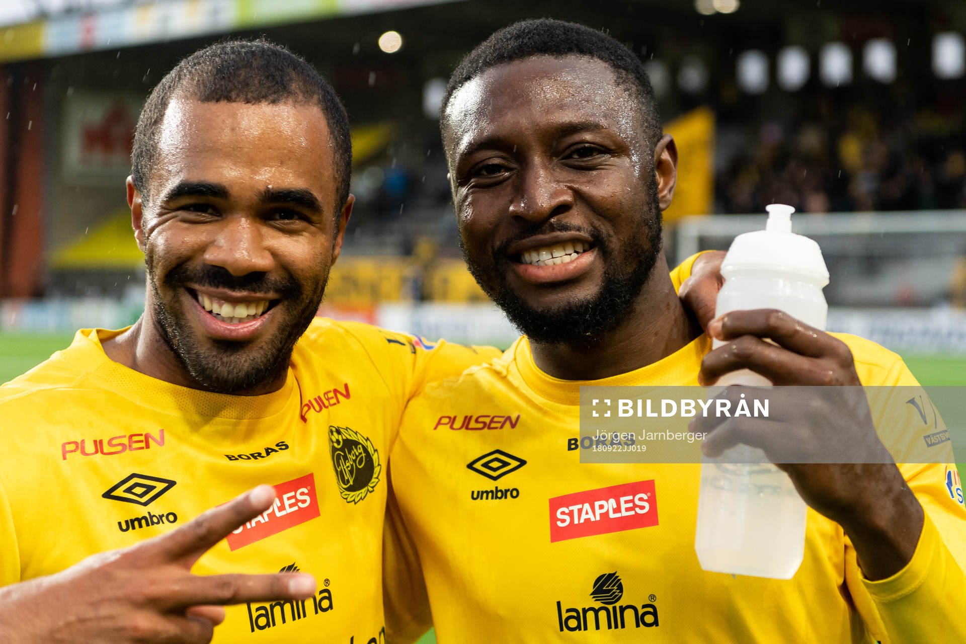 Elfsborgs Alex Dyer och Chinedu Obasi jublar
