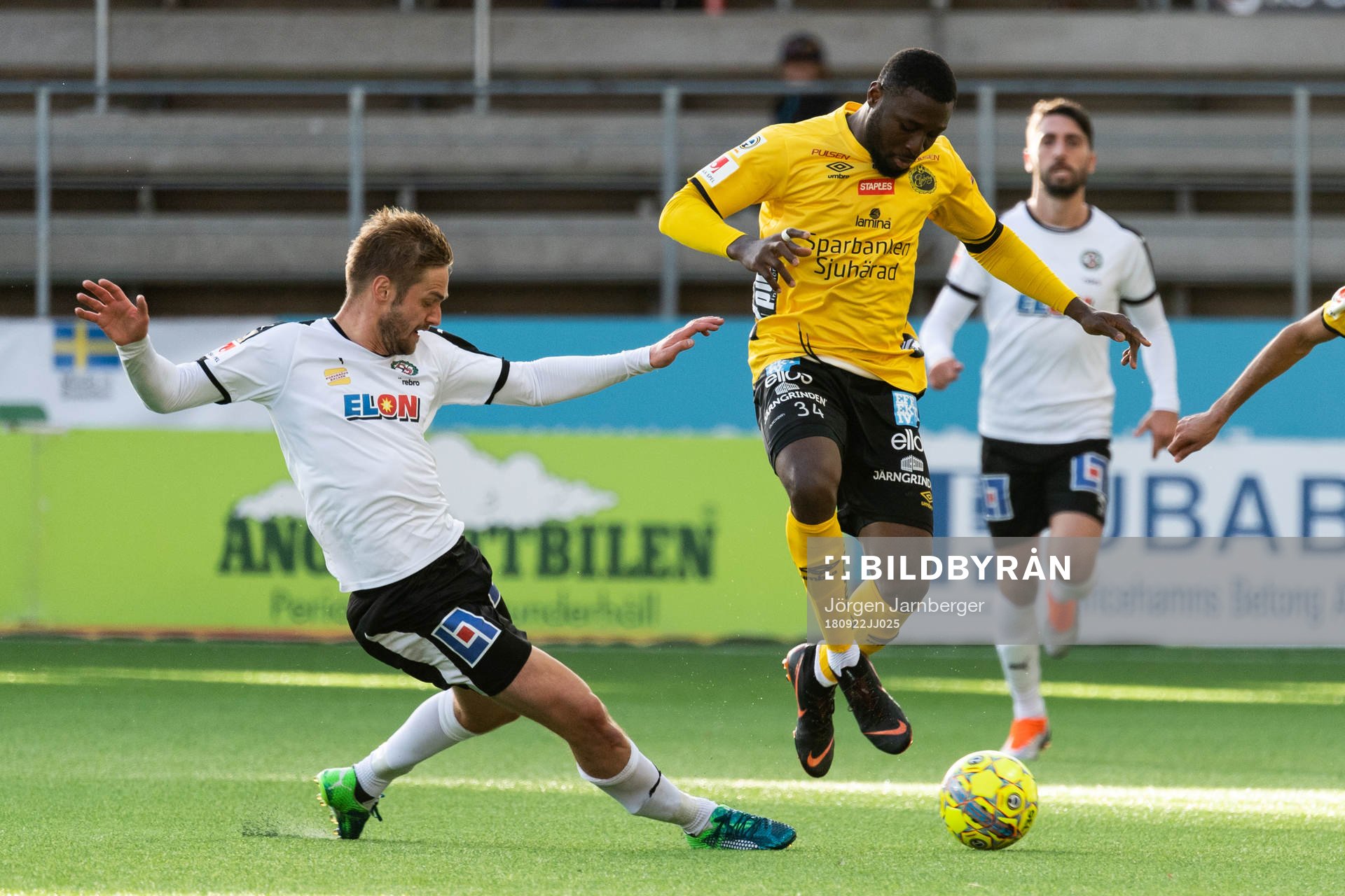 Elfsborgs Chinedu Obasi och Örebros Johan Mårtensson