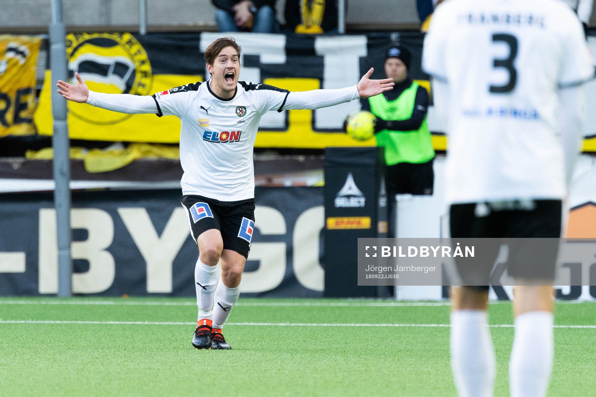 Örebros Victor Sköld reagerar