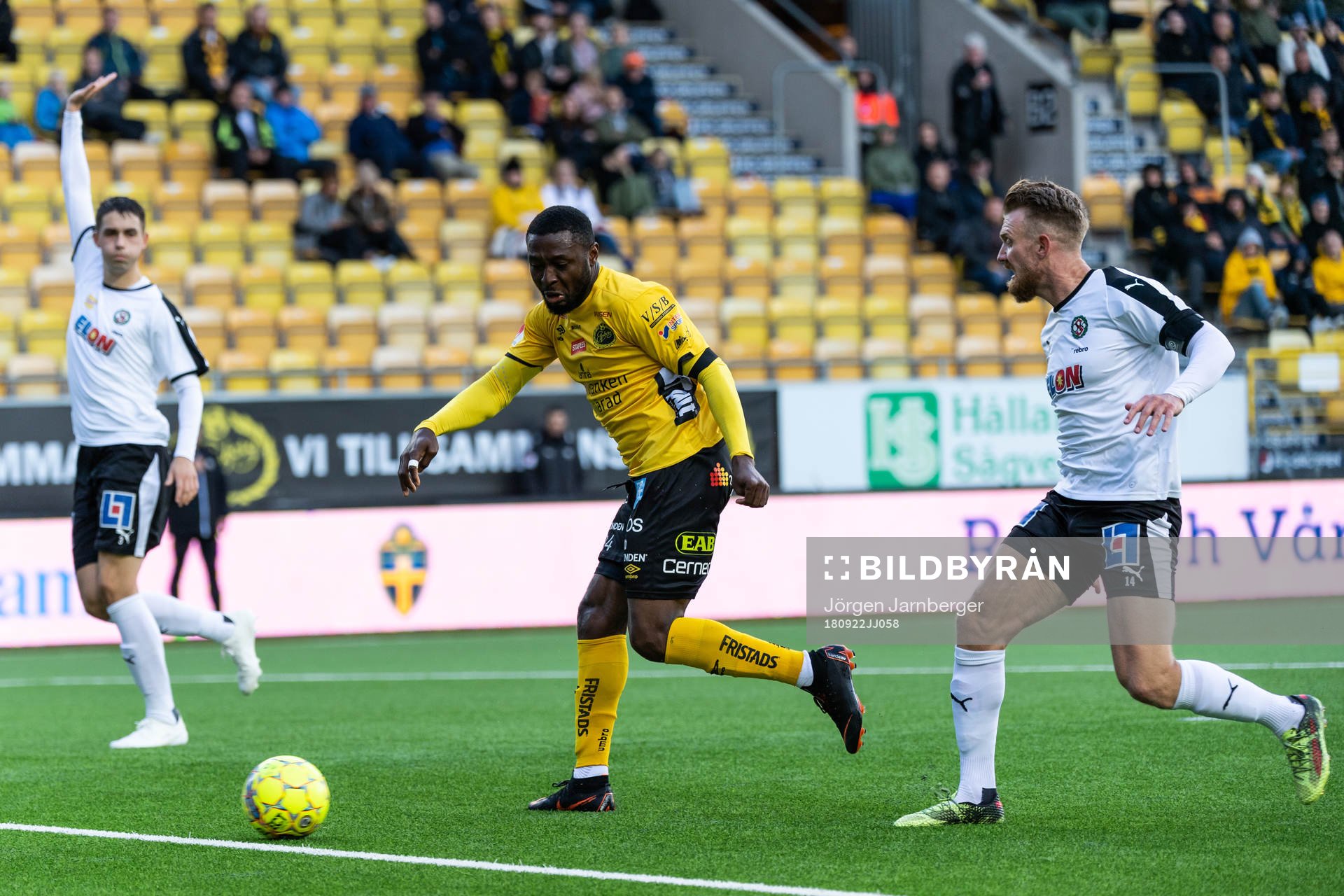 Elfsborgs Chinedu Obasi och Örebros Michael Almebäck