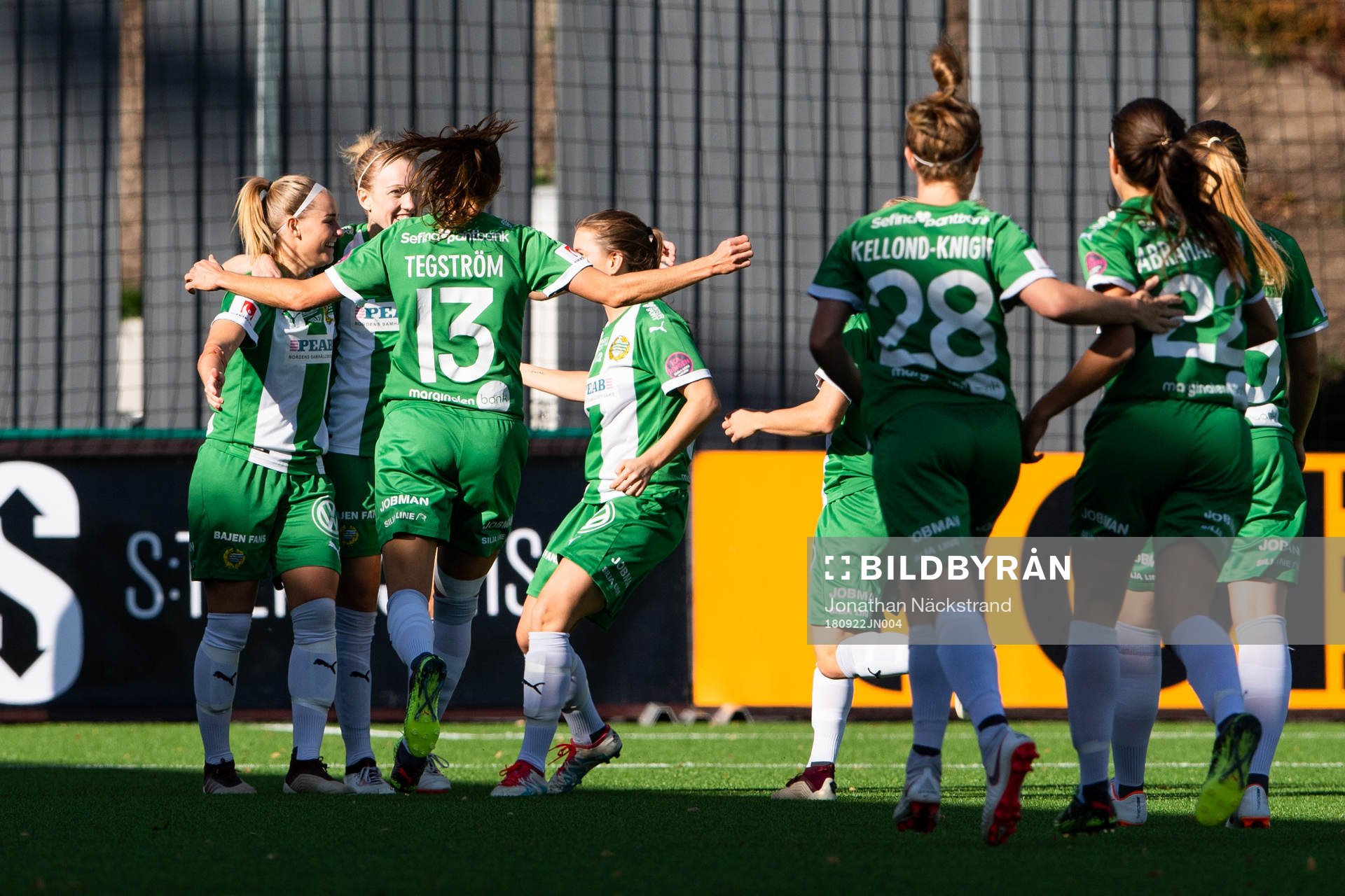 Hammarbys Martin Thörnberg blir omkramad efter 1-0 under fotbollsmatchen i Damallsvenskan mellan Hammarby och Kopparbergs/Göteborg den 22 september 2018 i Stockholm.