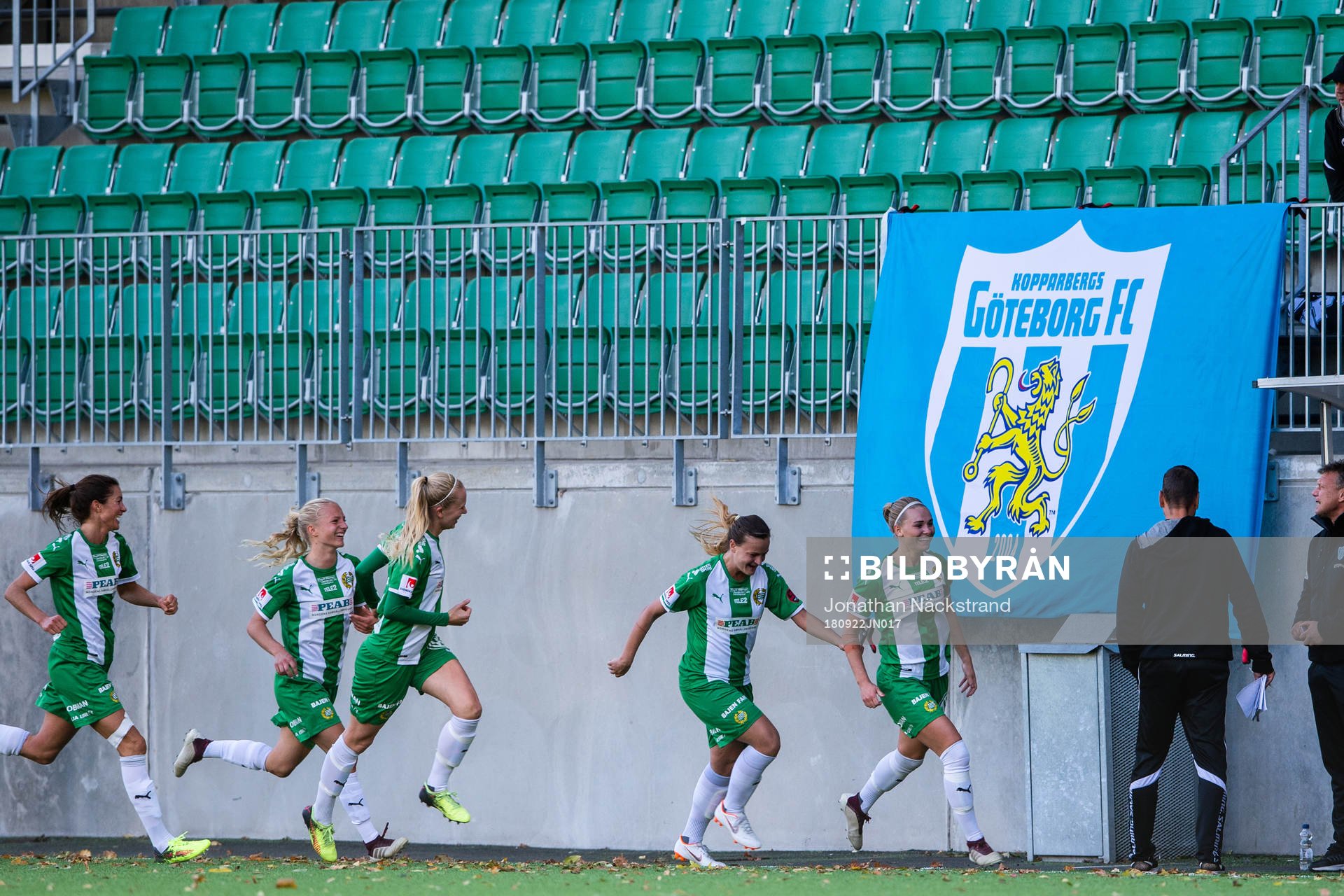 Hammarbys spelare jublar