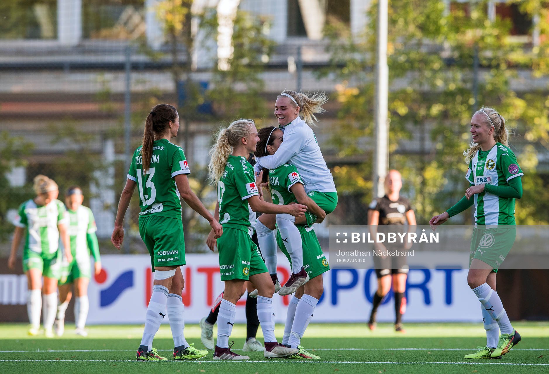 Hammarbys spelare jublar