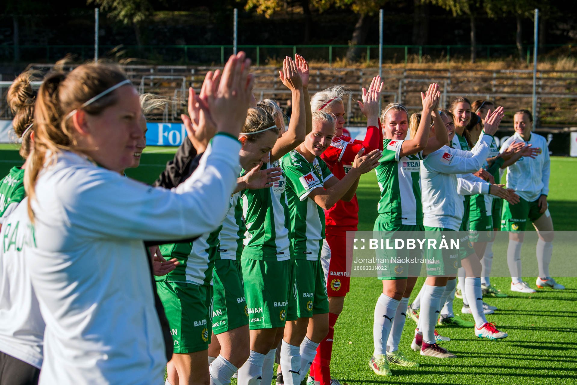 Hammarbys spelare jublar efter fotbollsmatchen i Damallsvenskan mellan Hammarby och Kopparbergs/Göteborg den 22 september 2018 i Stockholm.