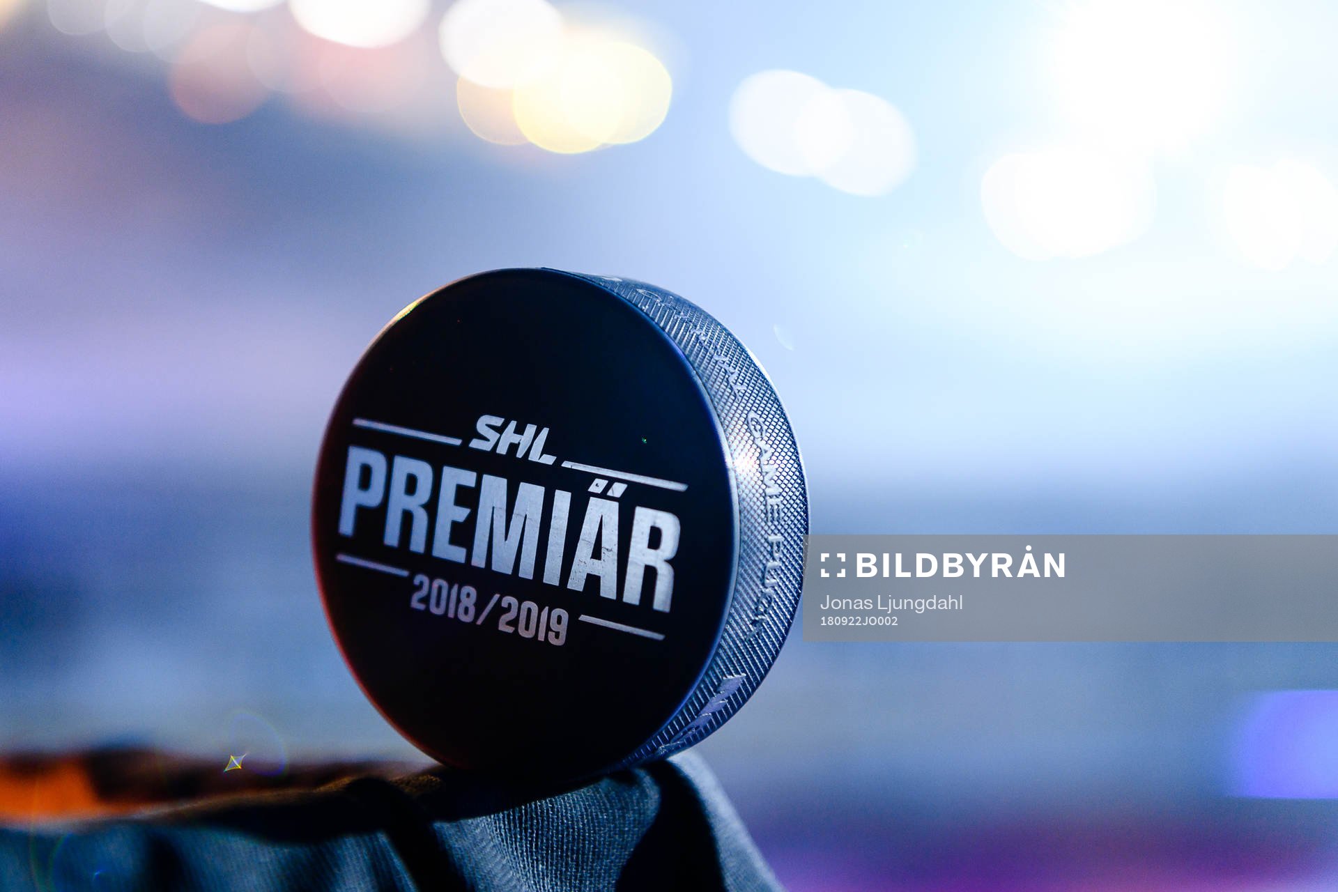 Matchpuck före ishockeymatchen i SHL mellan Växjö och
