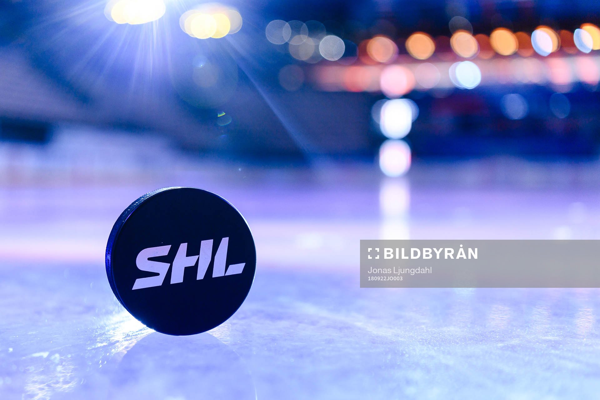 Matchpuck före ishockeymatchen i SHL mellan Växjö och
