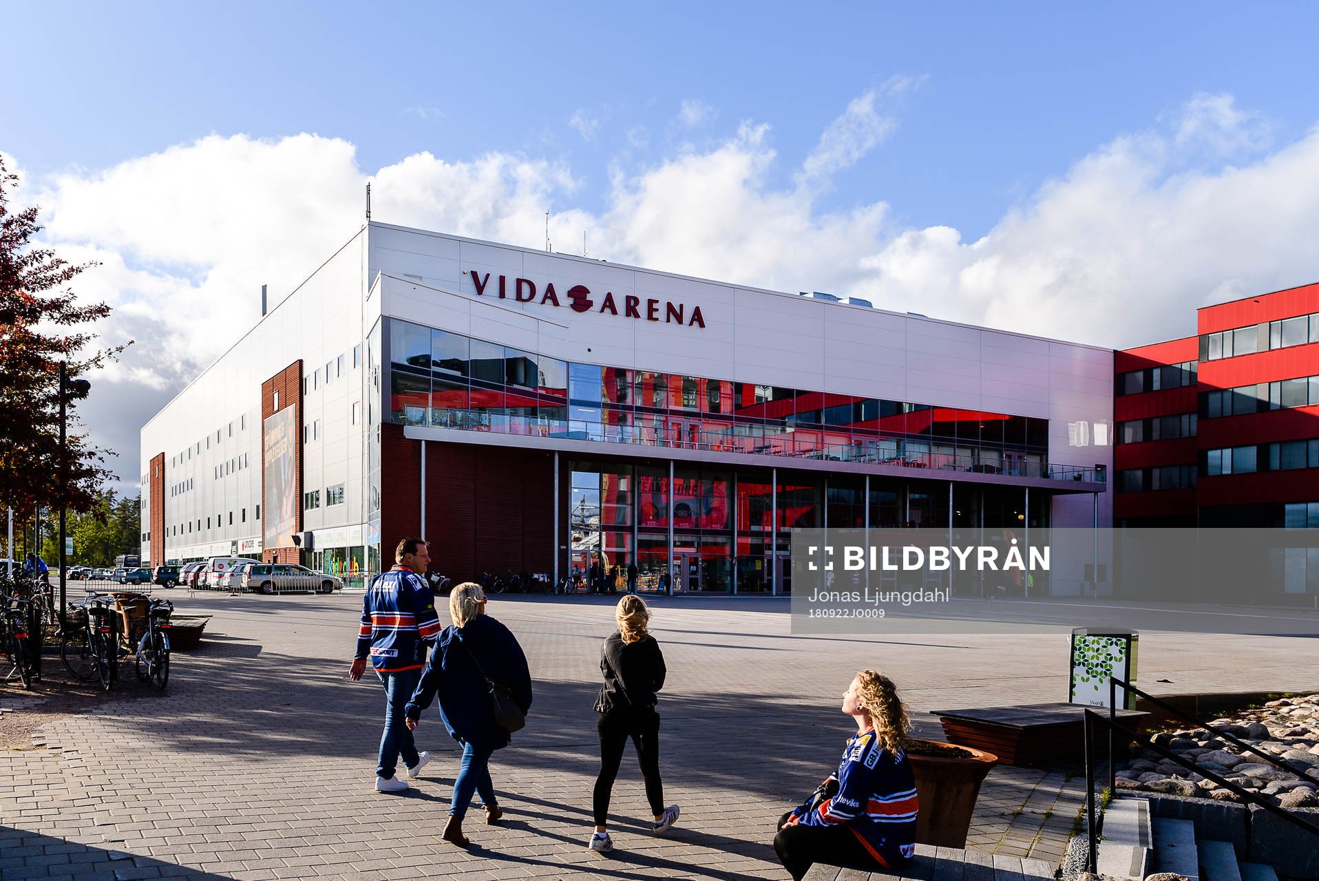 Generell exteriör vy av Vida arena före  ishockeymatchen