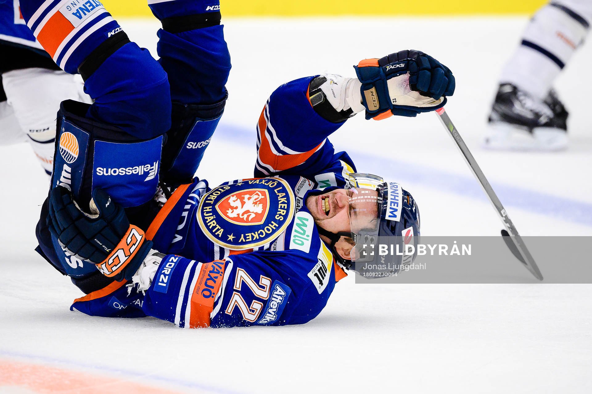 Växjös Janne Pesonen faller och grinar illa