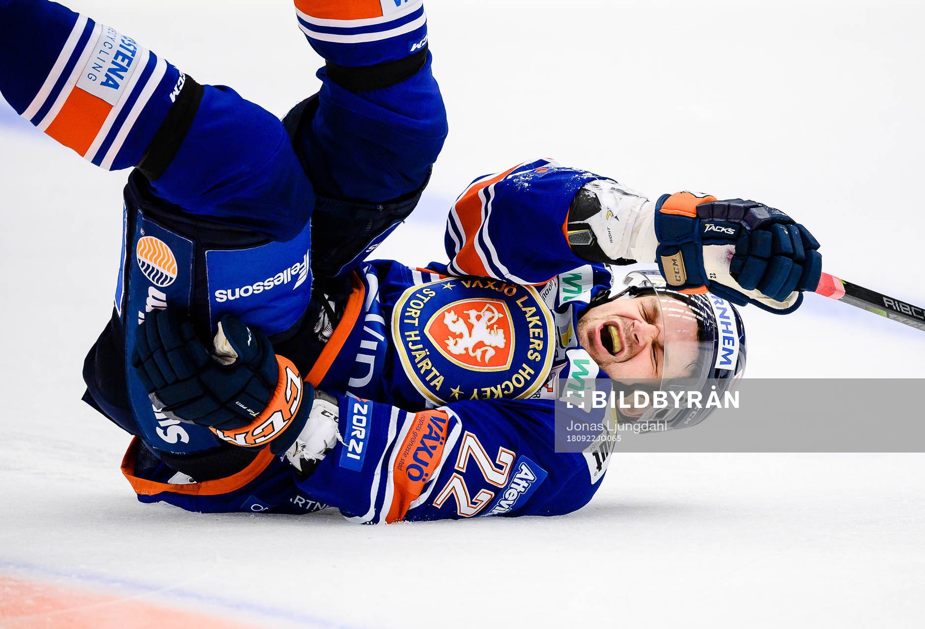 Växjös Janne Pesonen faller och grinar illa