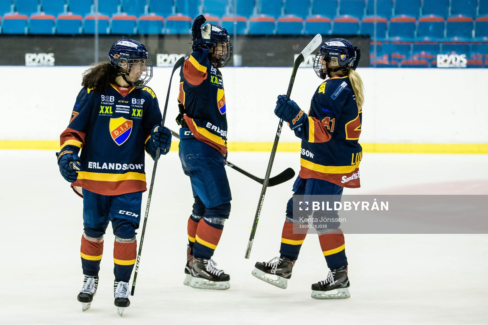 Djurgårdens Mariam El-Mahmadi (v), Josefine Holmgren (m)