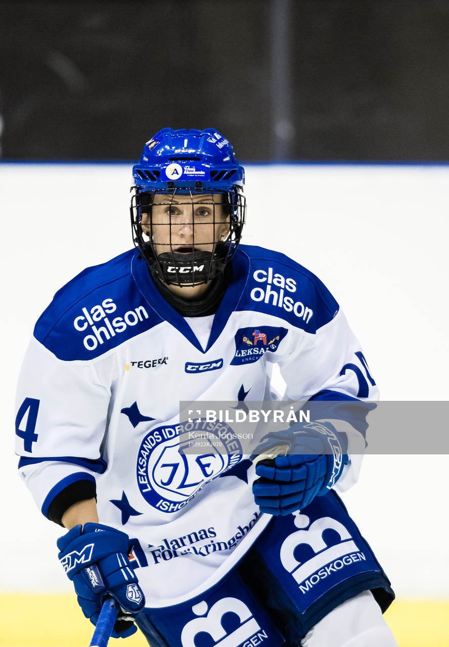 Leksands Sofia Engström innan ishockeymatchen i SDHL
