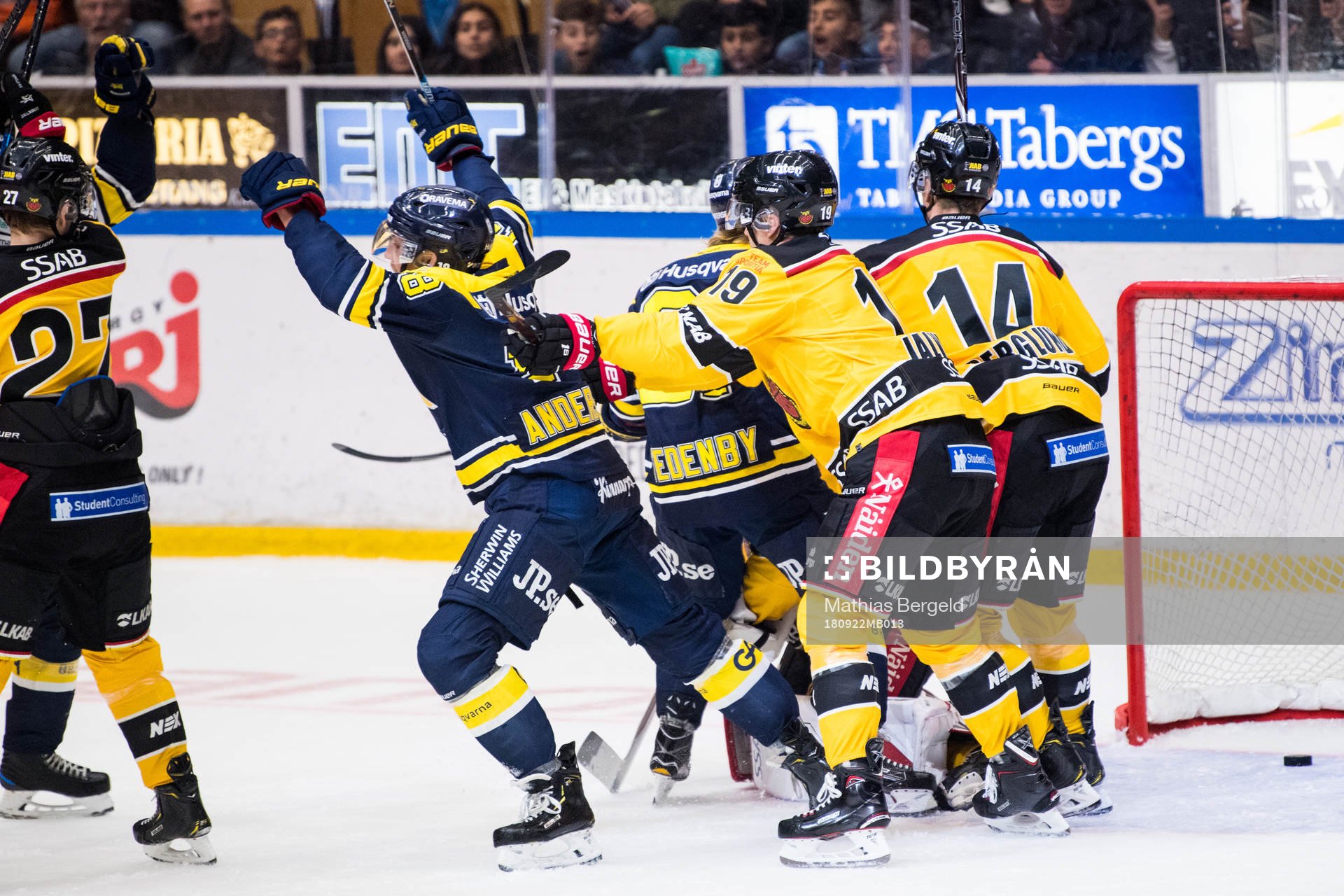 s Joakim Andersson jublar