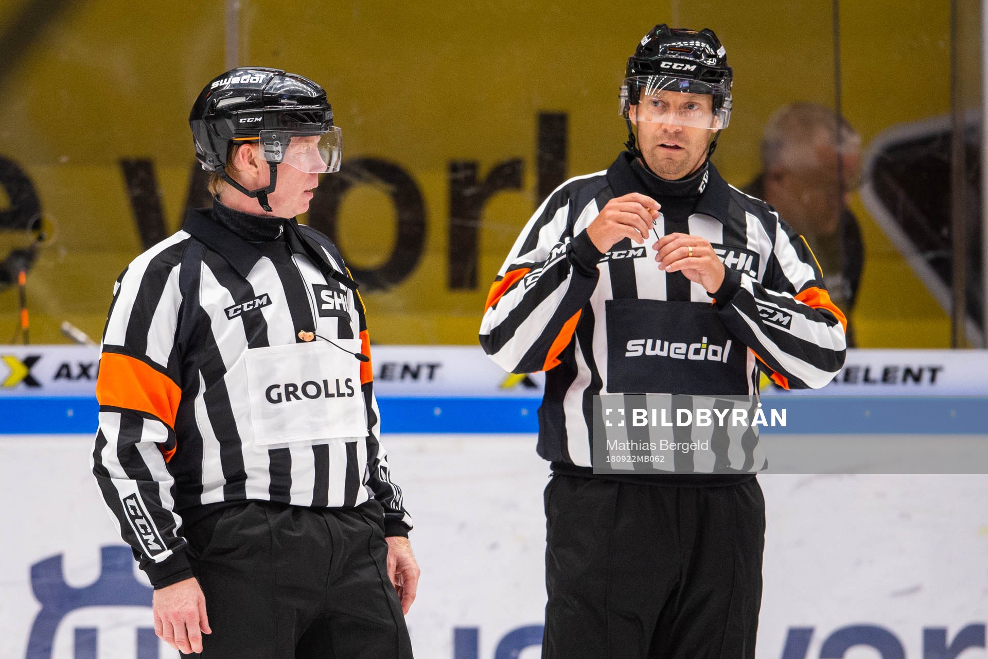 Domarna Sören Persson och Pehr Claesson