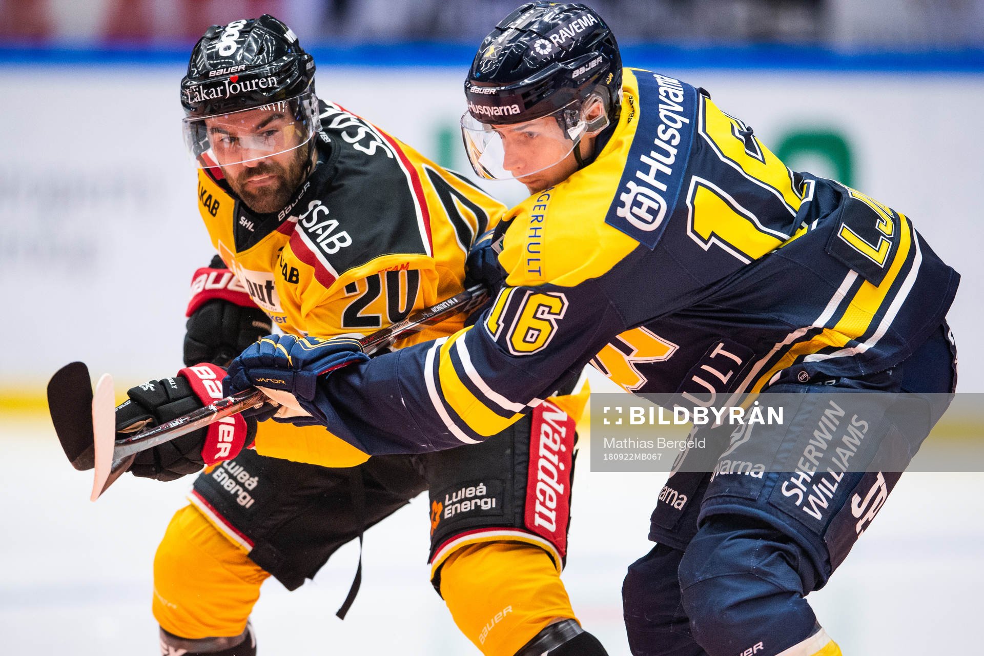 s Markus Ljungh i kamp om pucken